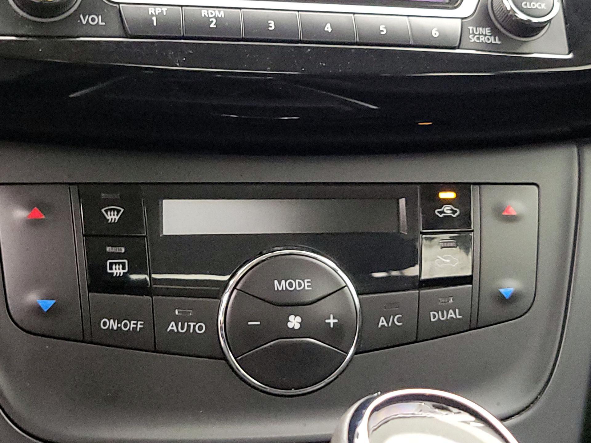 Thumbnail: 2018 Nissan Sentra - 16