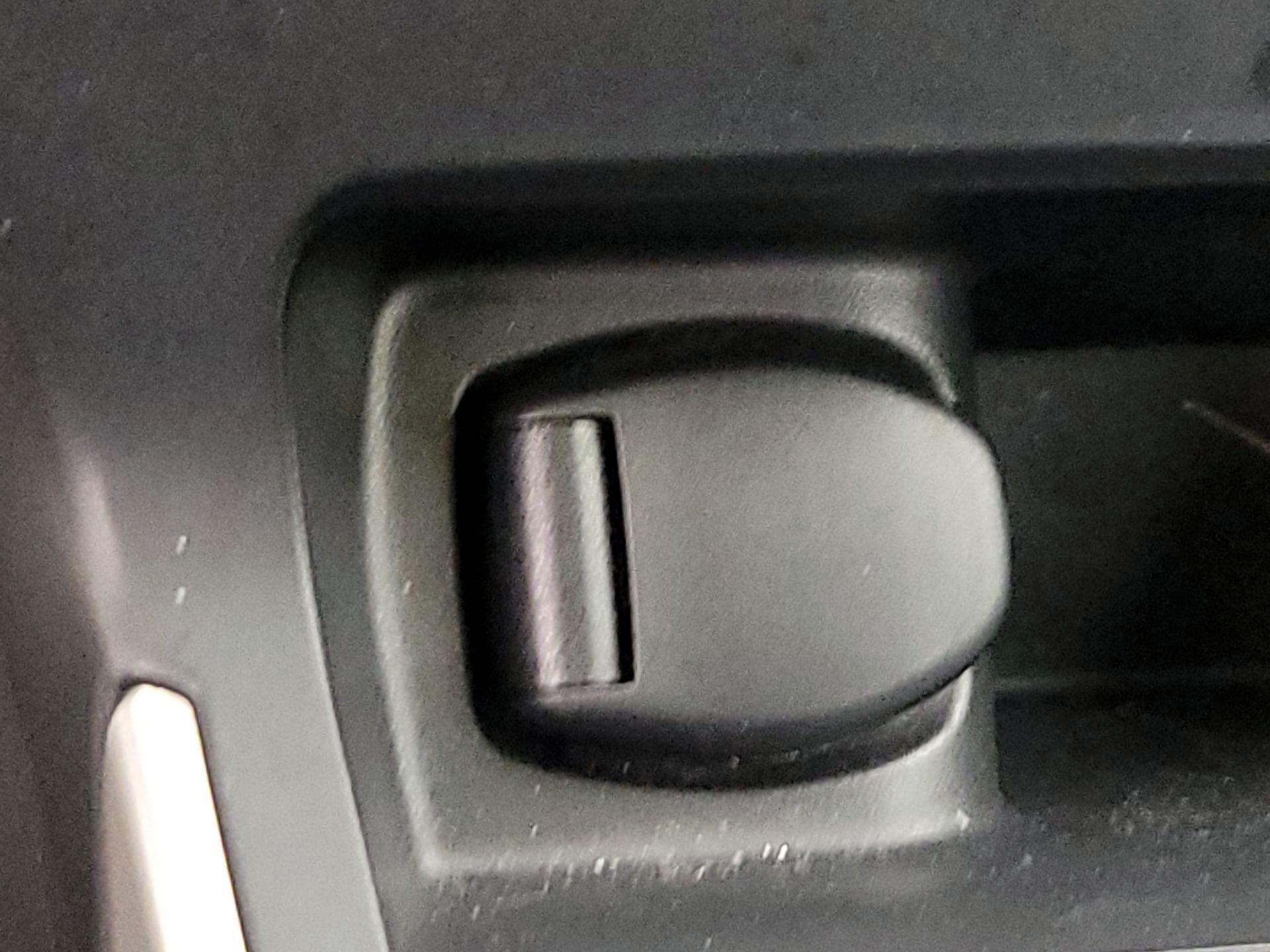 Thumbnail: 2018 Nissan Sentra - 18