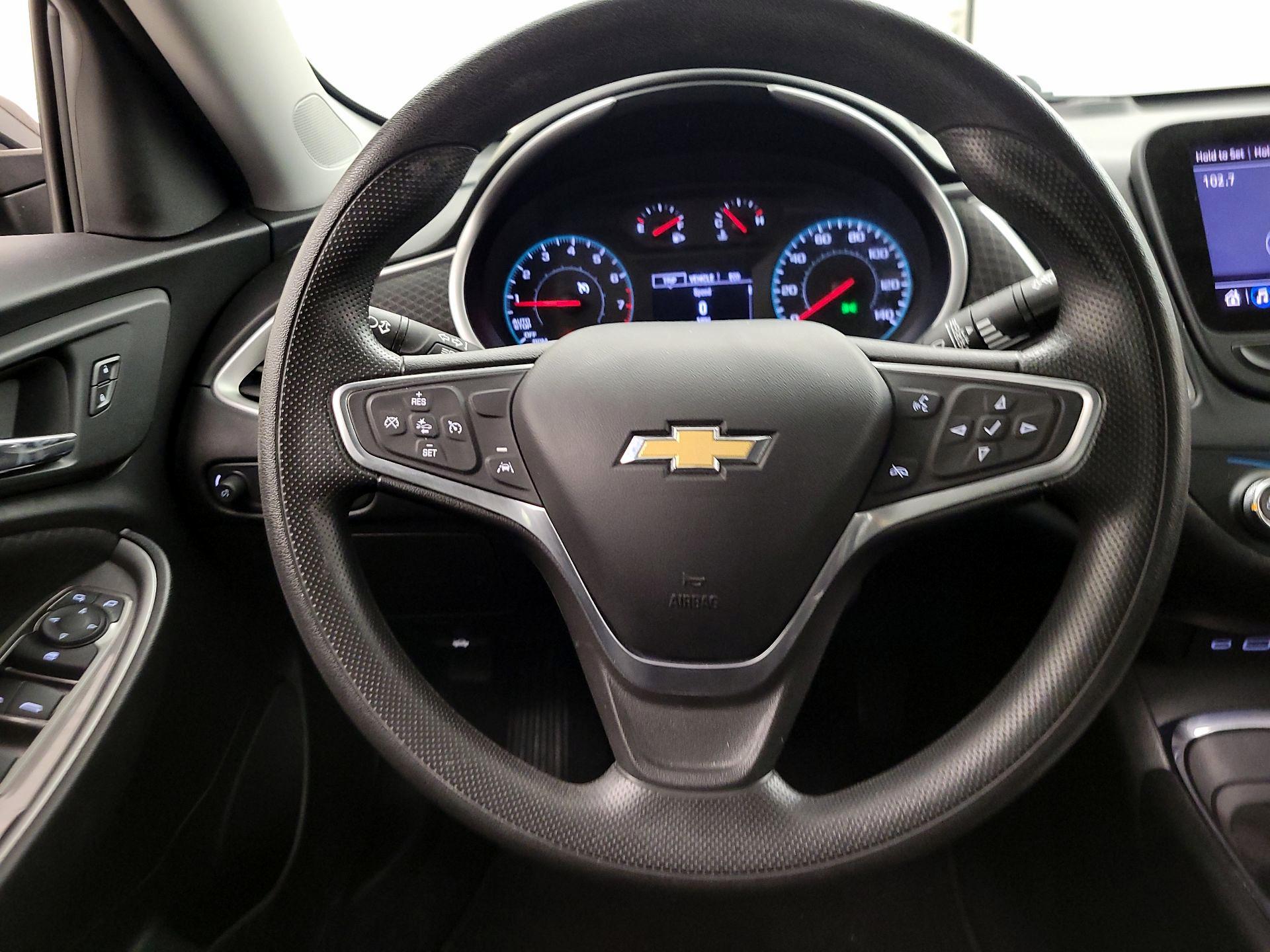 Thumbnail: 2022 Chevrolet Malibu - 10