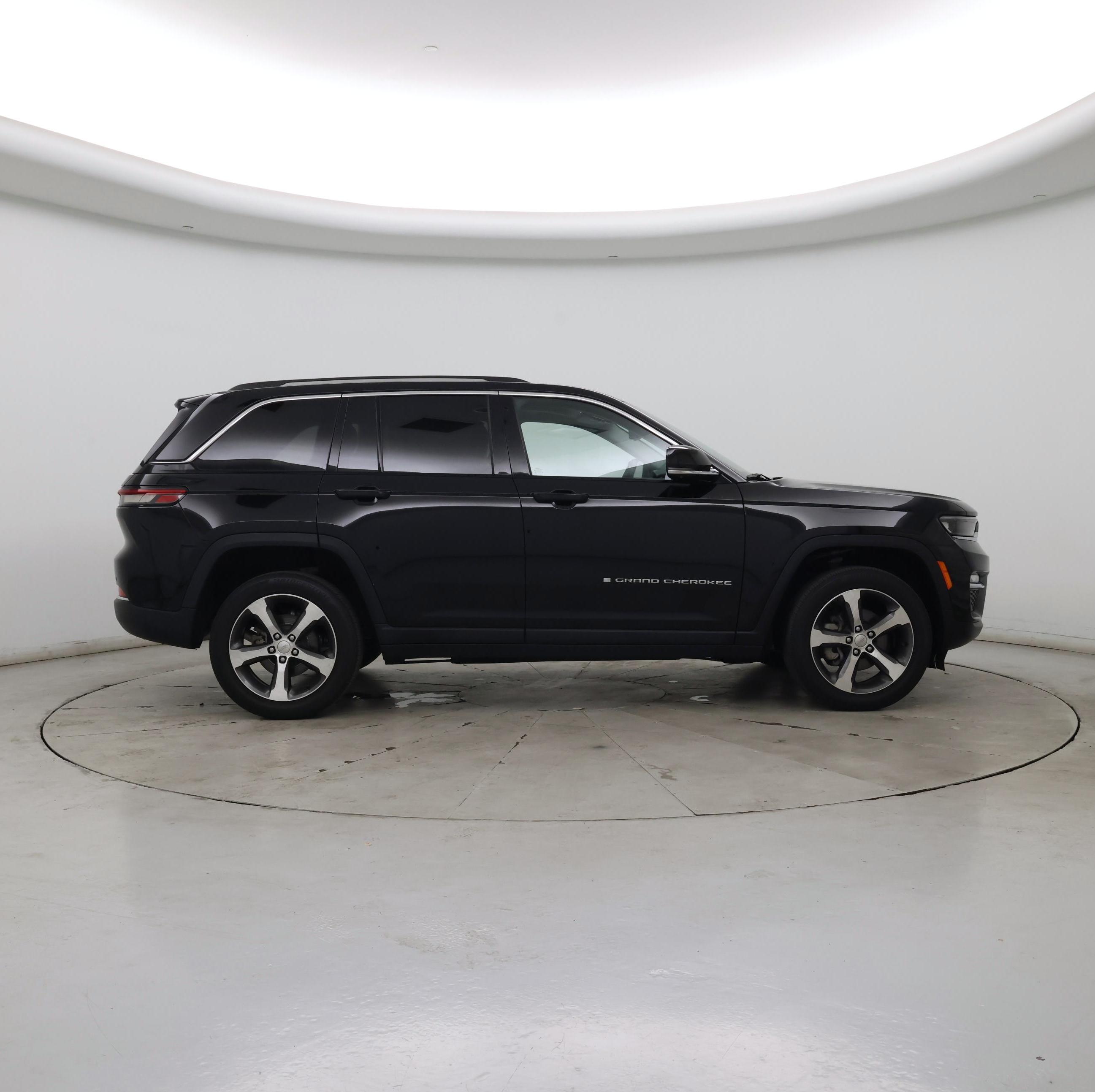 Thumbnail: 2023 Jeep Grand Cherokee - 7