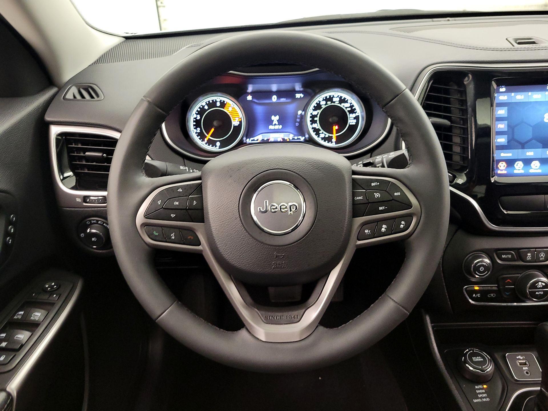 Thumbnail: 2022 Jeep Cherokee - 10