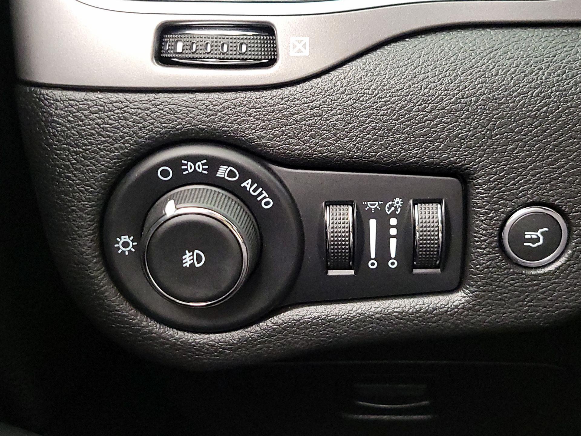 Thumbnail: 2022 Jeep Cherokee - 13