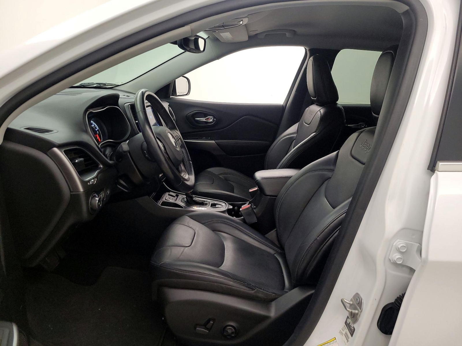 2021 Jeep Cherokee Latitude Lux - Photo 12