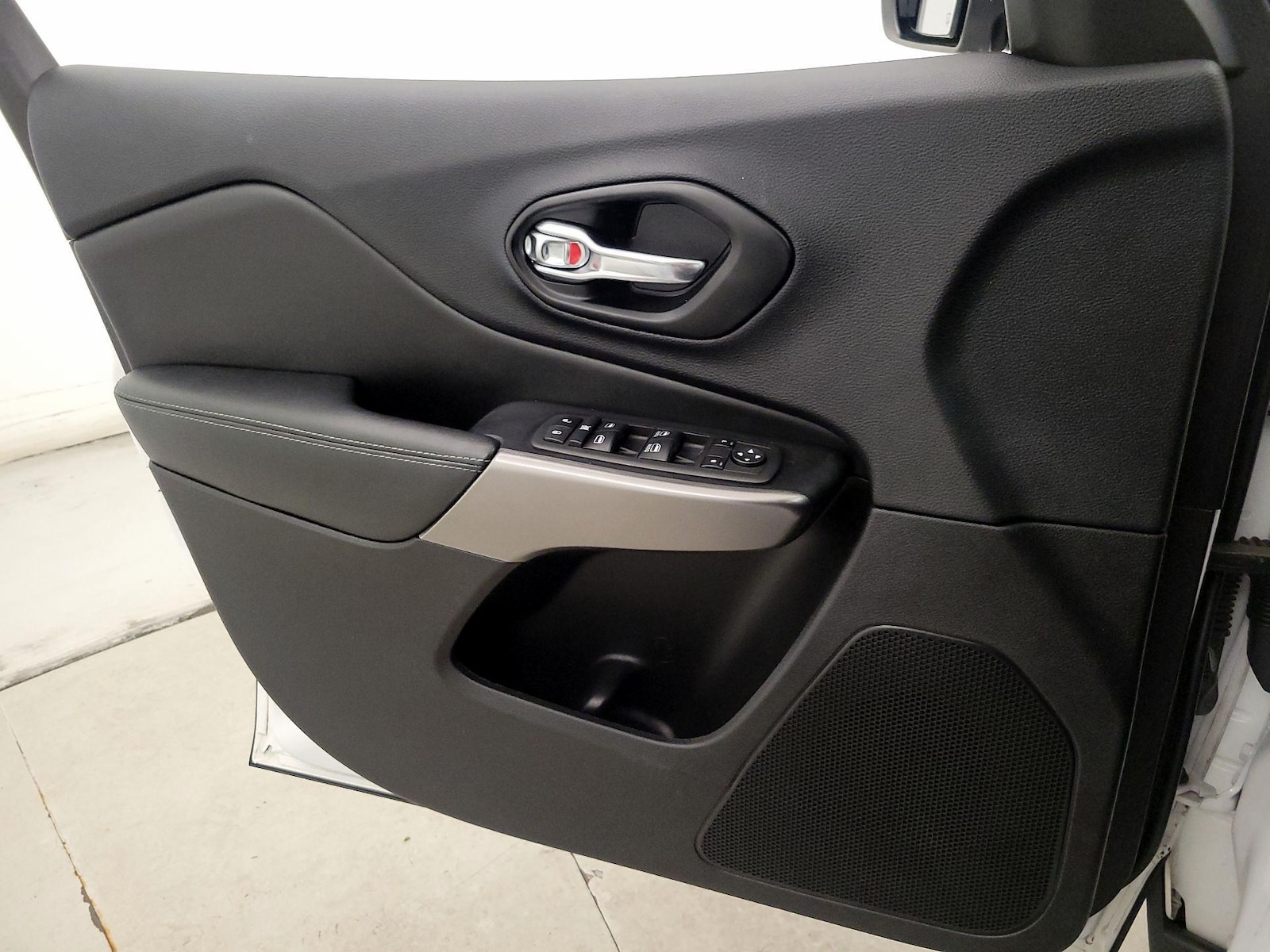 2021 Jeep Cherokee Latitude Lux - Photo 13