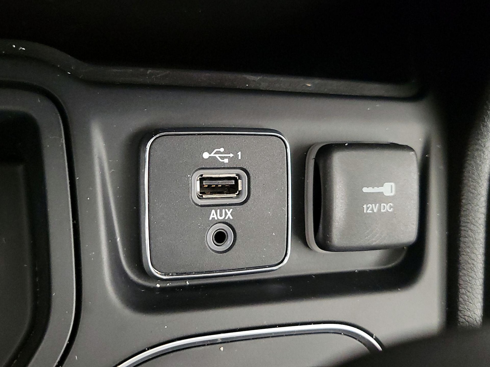 2021 Jeep Cherokee Latitude Lux - Photo 19
