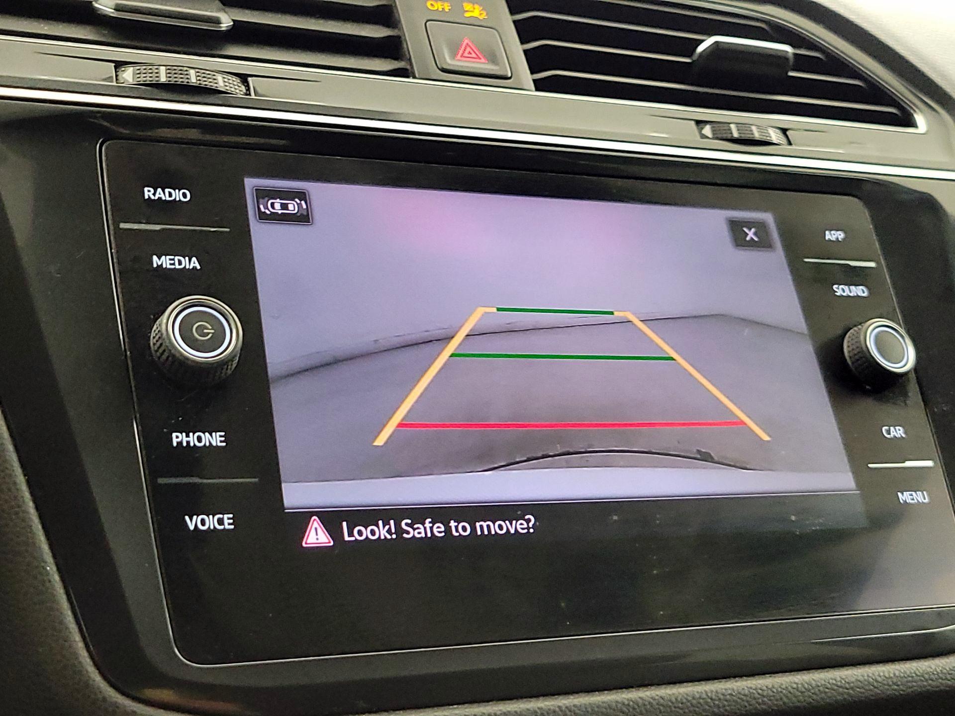 Thumbnail: 2021 Volkswagen Tiguan - 14