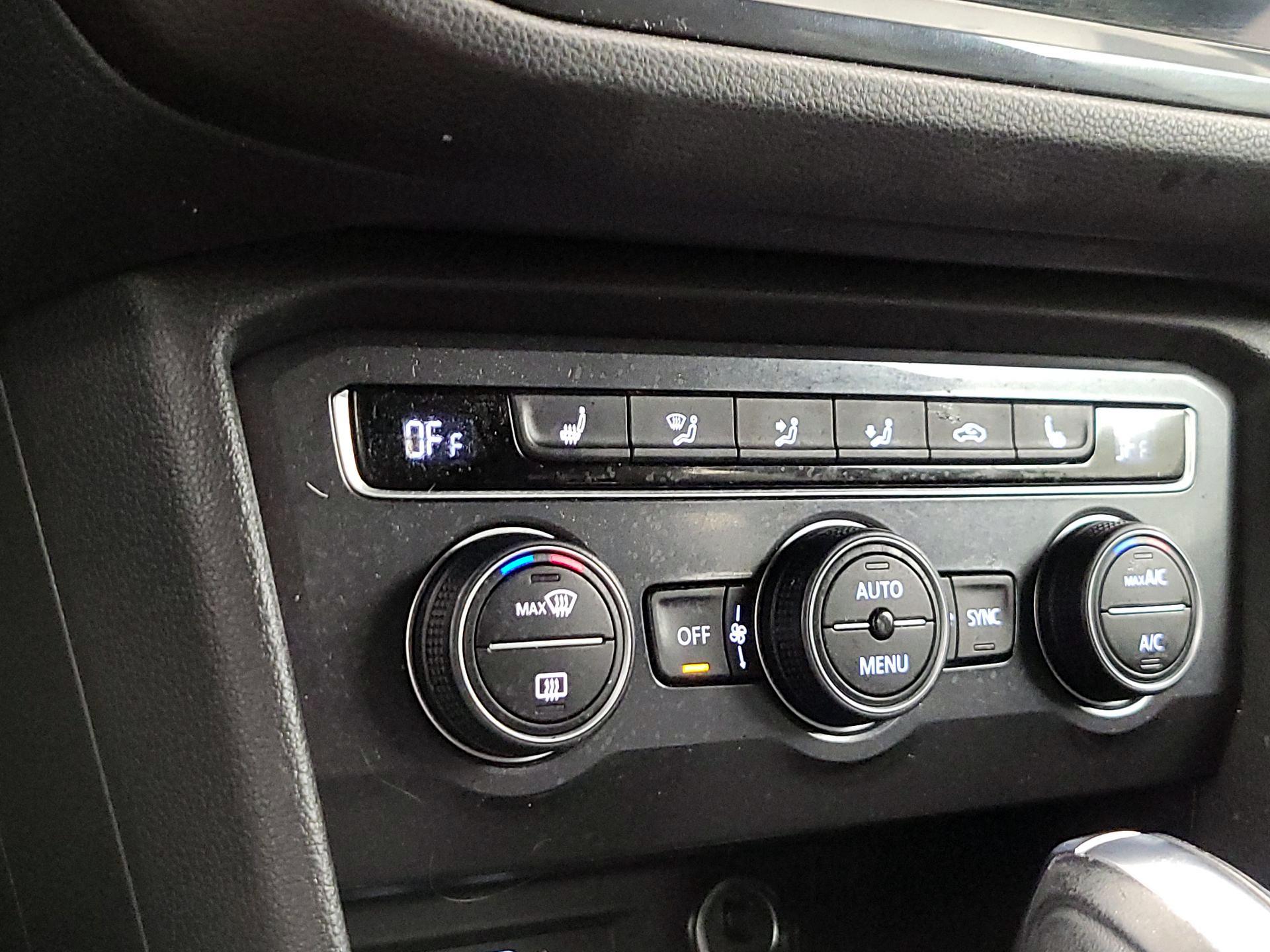 Thumbnail: 2021 Volkswagen Tiguan - 16