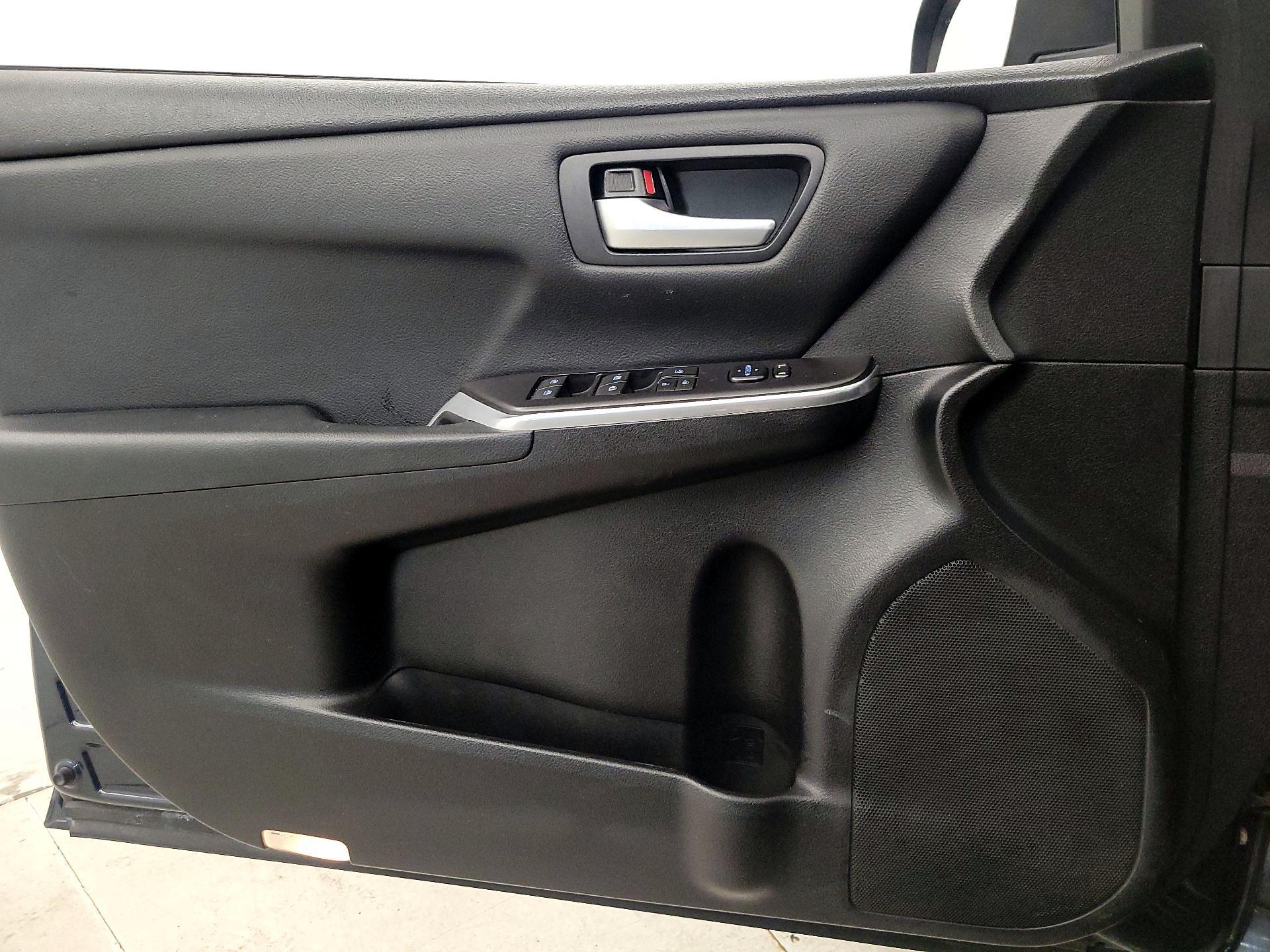 Thumbnail: 2017 Toyota Camry - 12