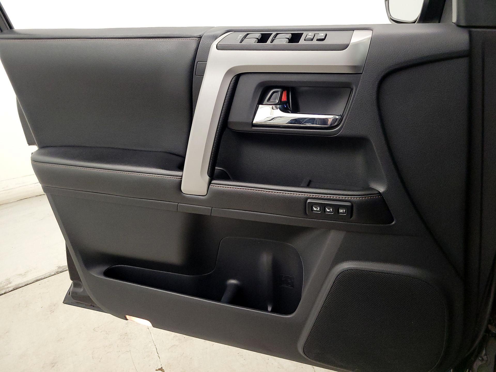 Thumbnail: 2014 Toyota 4Runner - 12