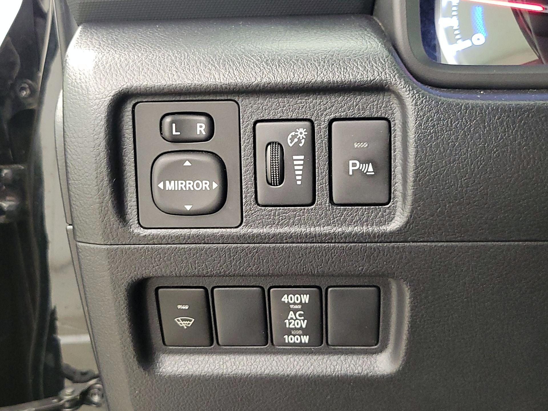 Thumbnail: 2014 Toyota 4Runner - 13
