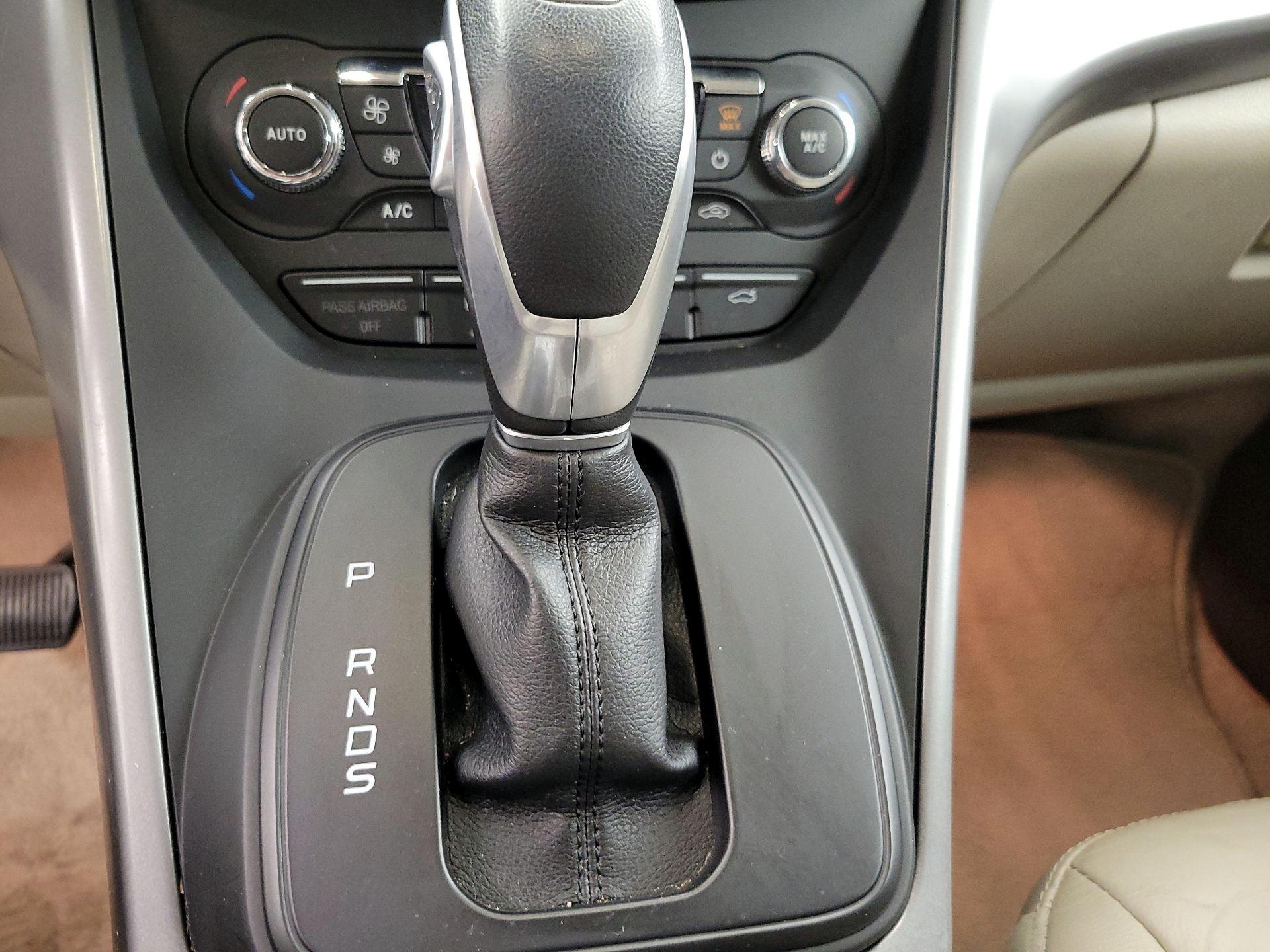 Thumbnail: 2015 Ford Escape - 18