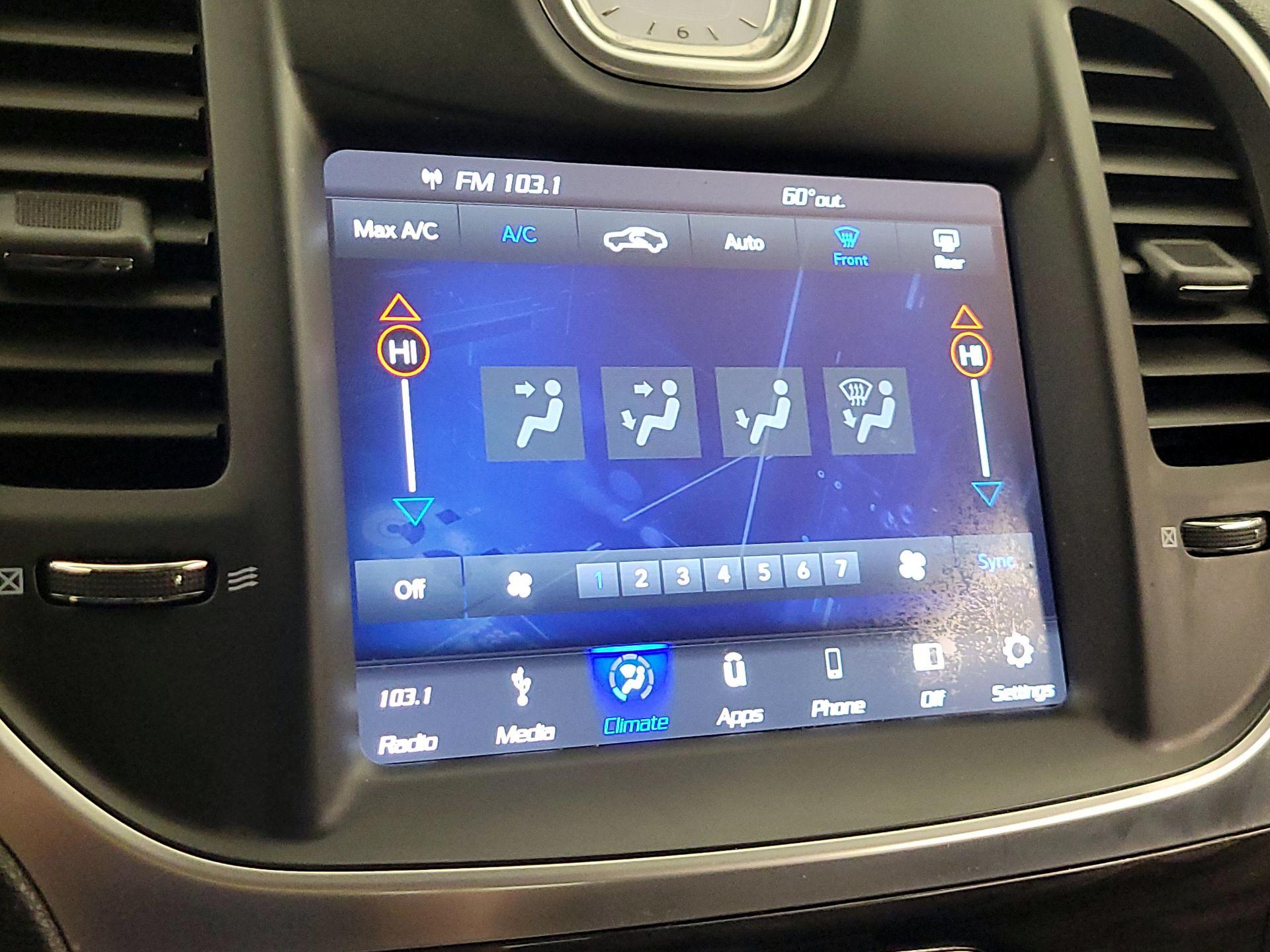 Thumbnail: 2019 Chrysler 300 - 16