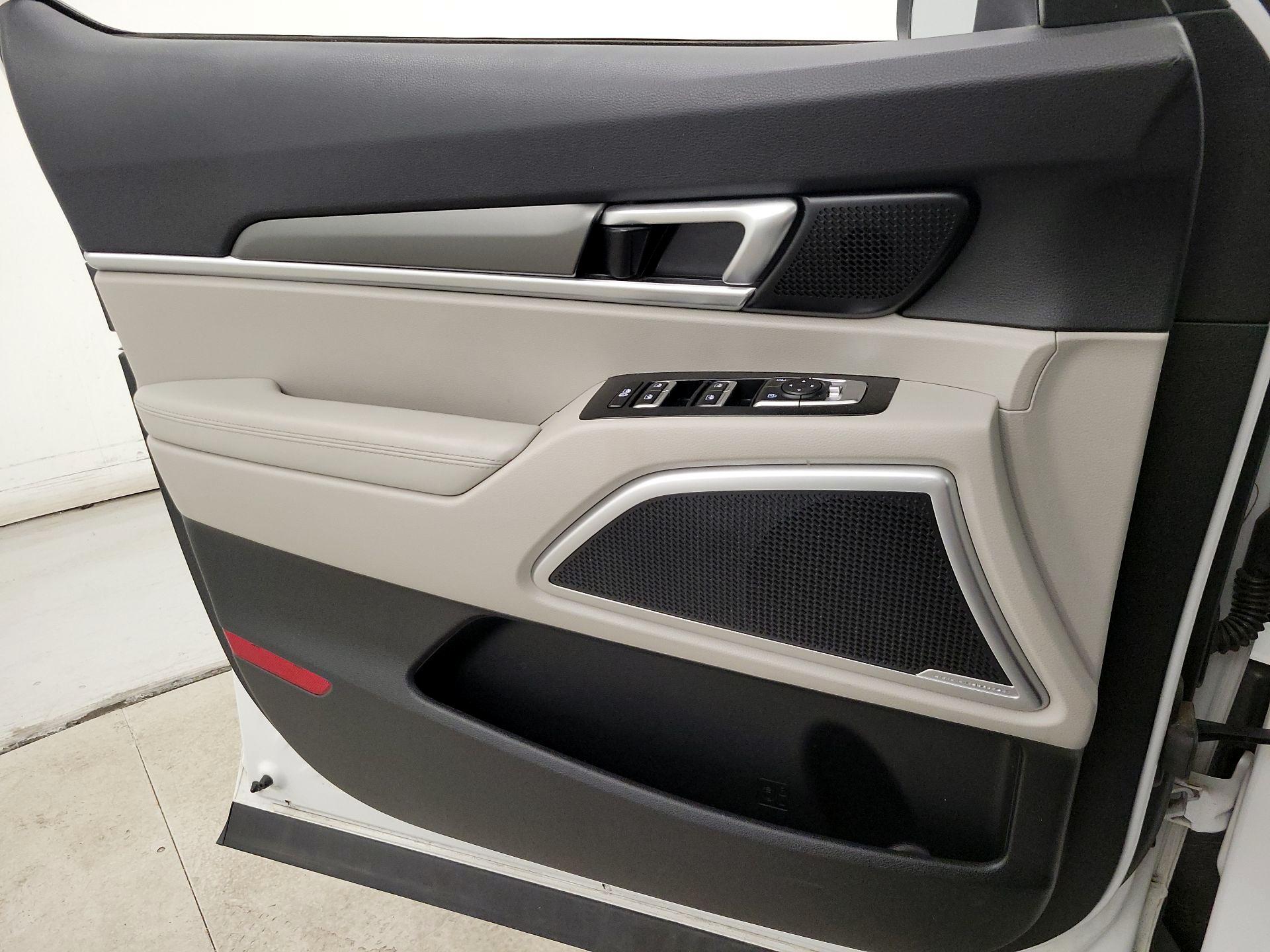 Thumbnail: 2020 Kia Telluride - 12