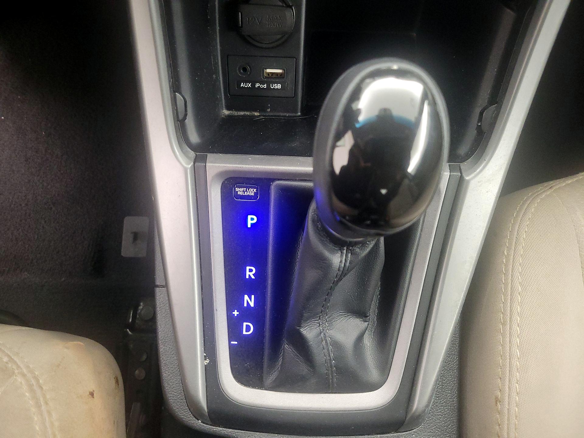 Thumbnail: 2015 Hyundai Elantra - 17