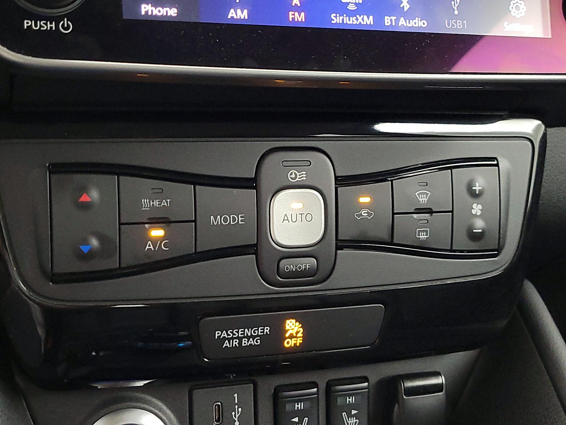 Thumbnail: 2021 Nissan Leaf - 17