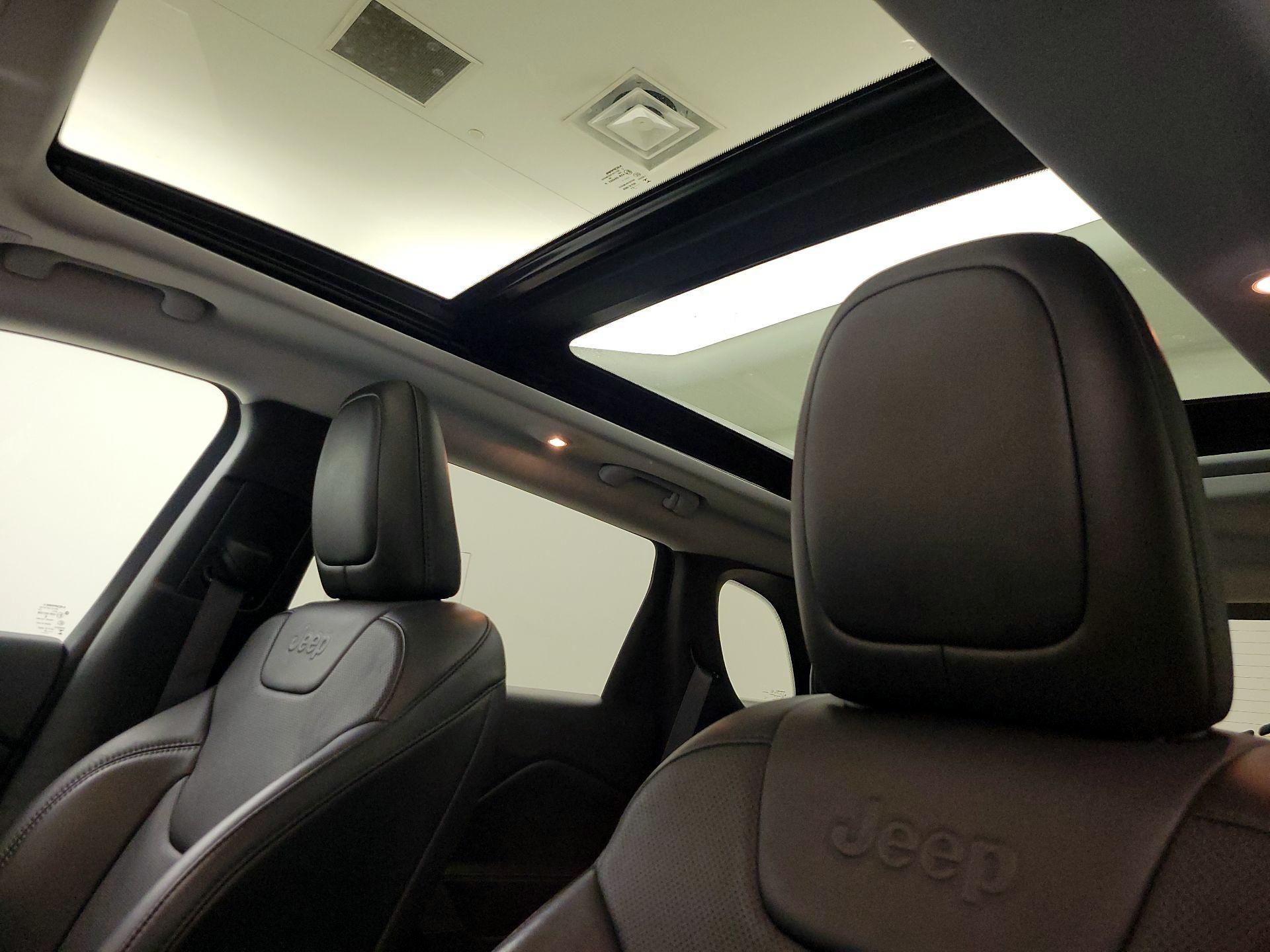 Thumbnail: 2021 Jeep Cherokee - 19