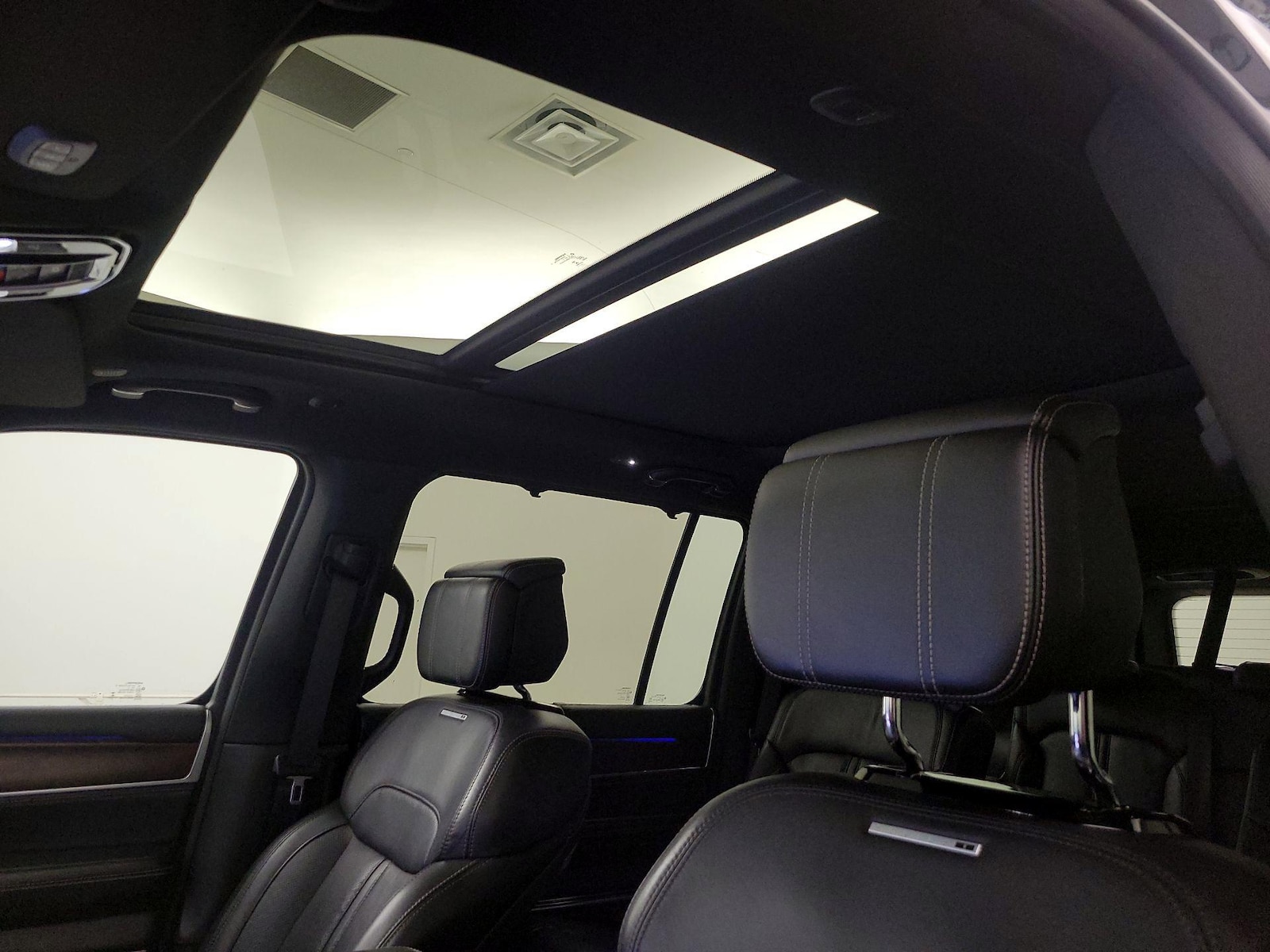 Panoramic Sunroof & Skylight(s)