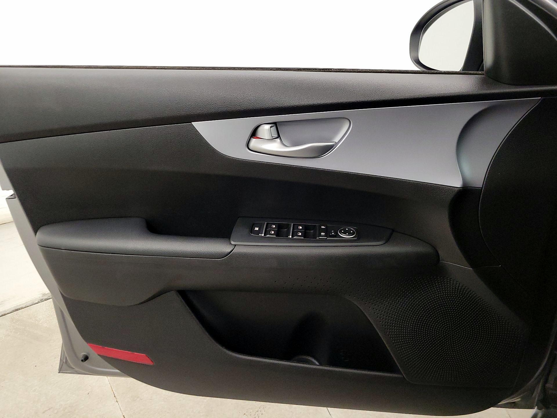 Thumbnail: 2023 Kia Forte - 12