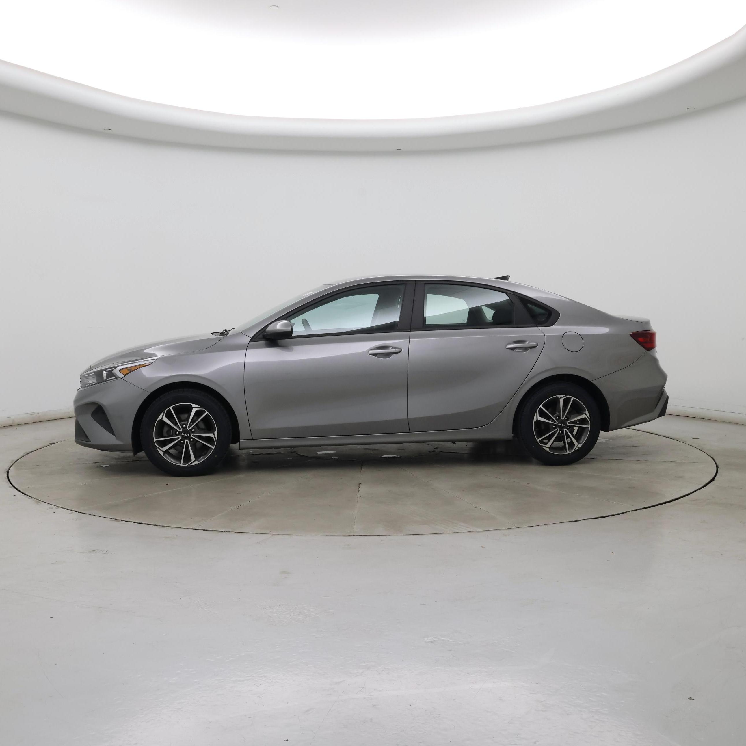 Thumbnail: 2023 Kia Forte - 3