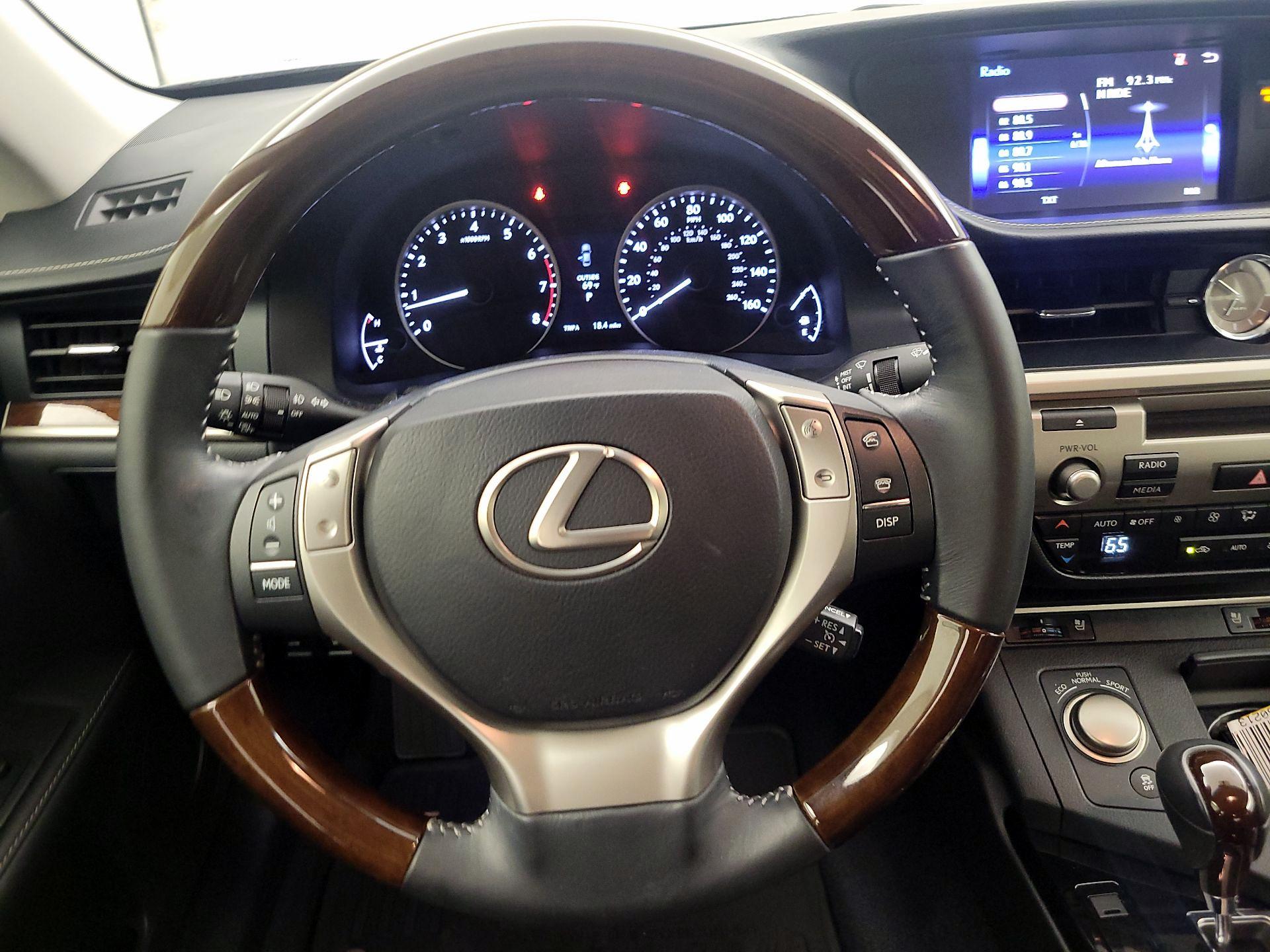 Thumbnail: 2015 Lexus ES - 10