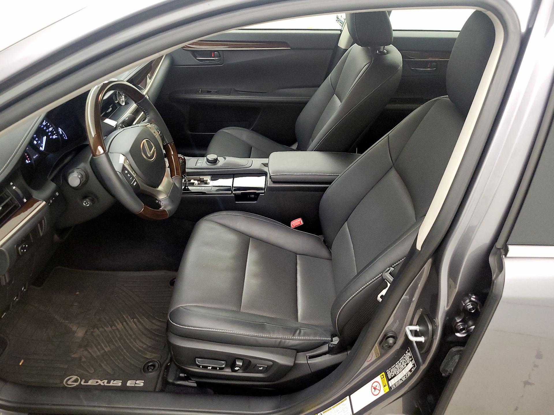 Thumbnail: 2015 Lexus ES - 11