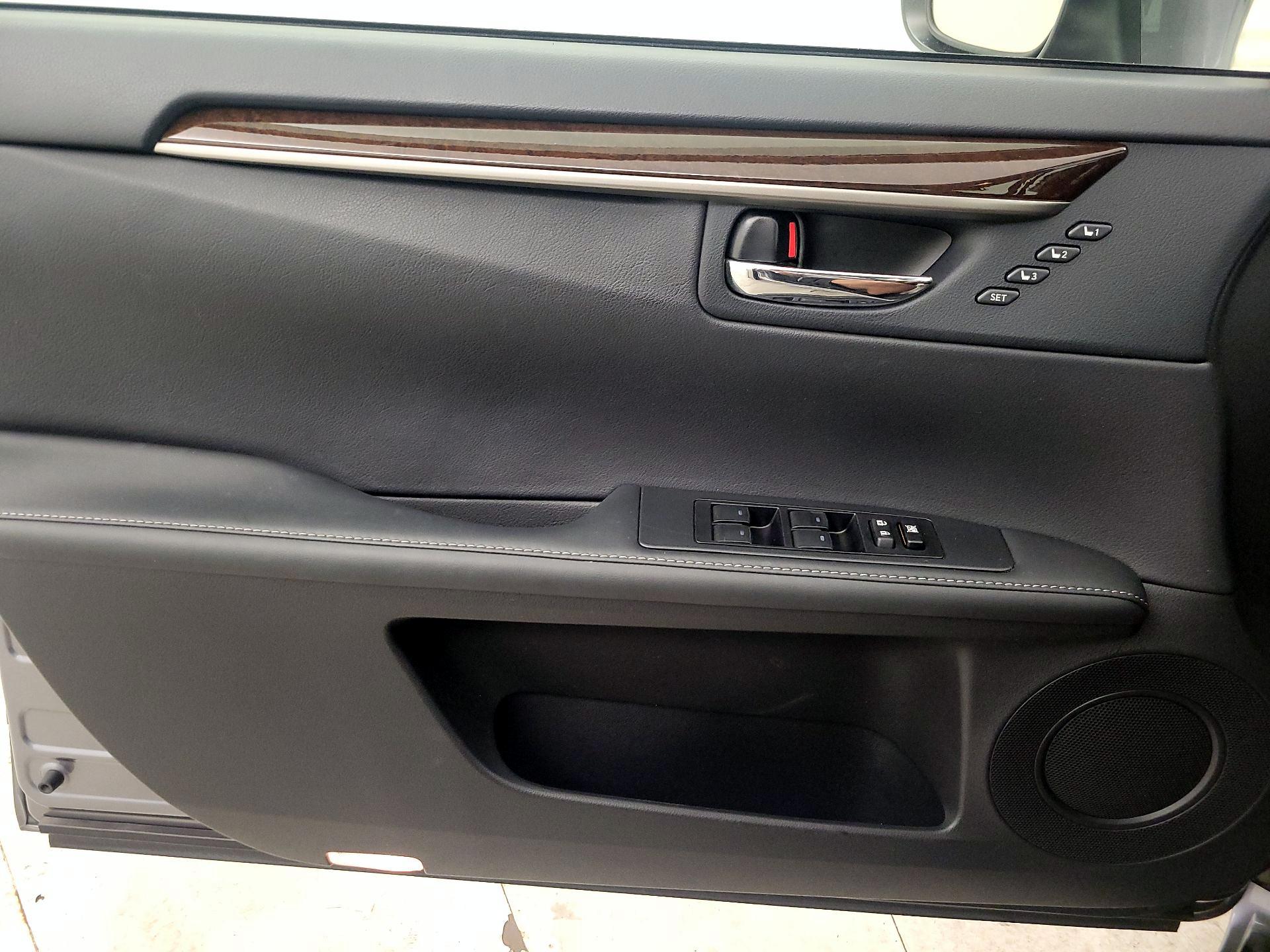 Thumbnail: 2015 Lexus ES - 12