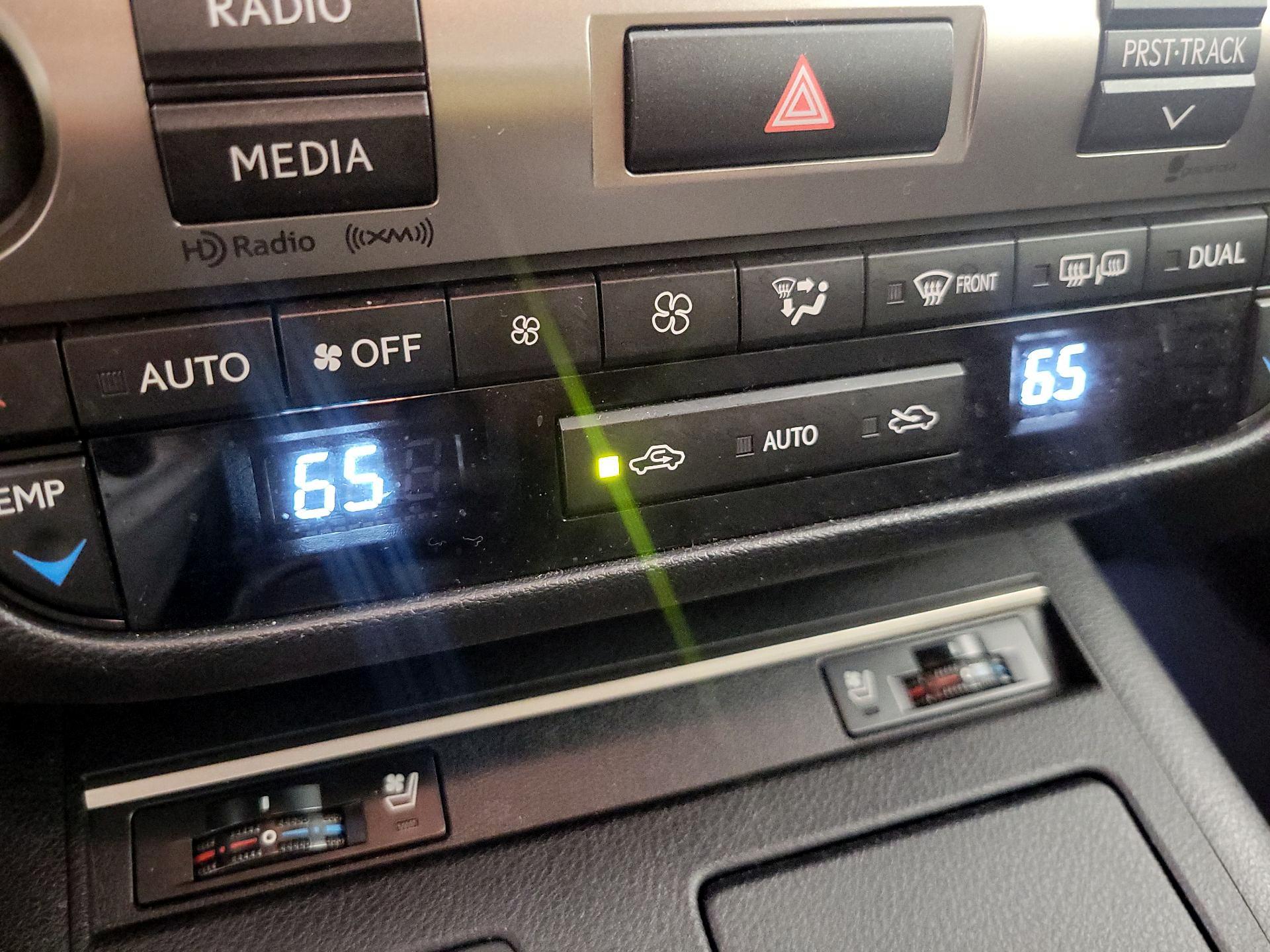 Thumbnail: 2015 Lexus ES - 16