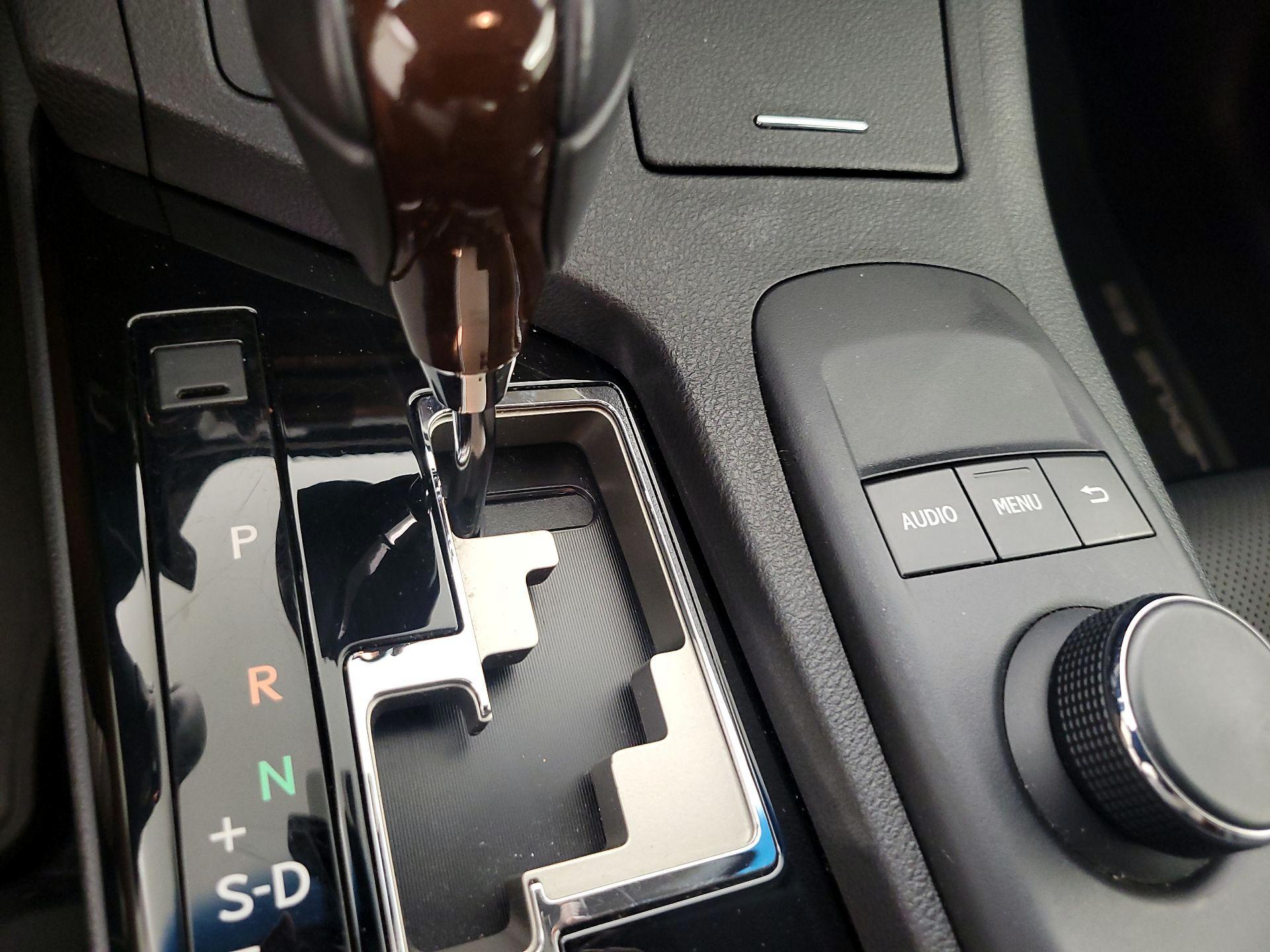 Thumbnail: 2015 Lexus ES - 17