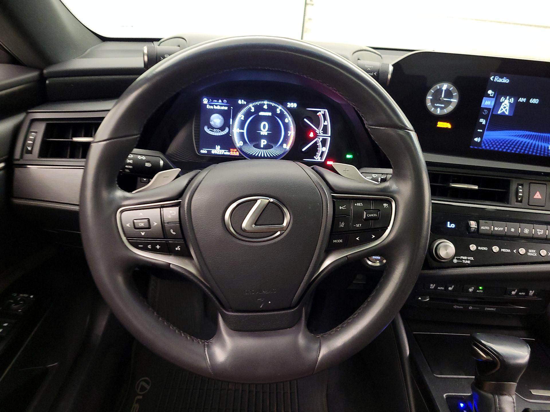 Thumbnail: 2022 Lexus ES - 10