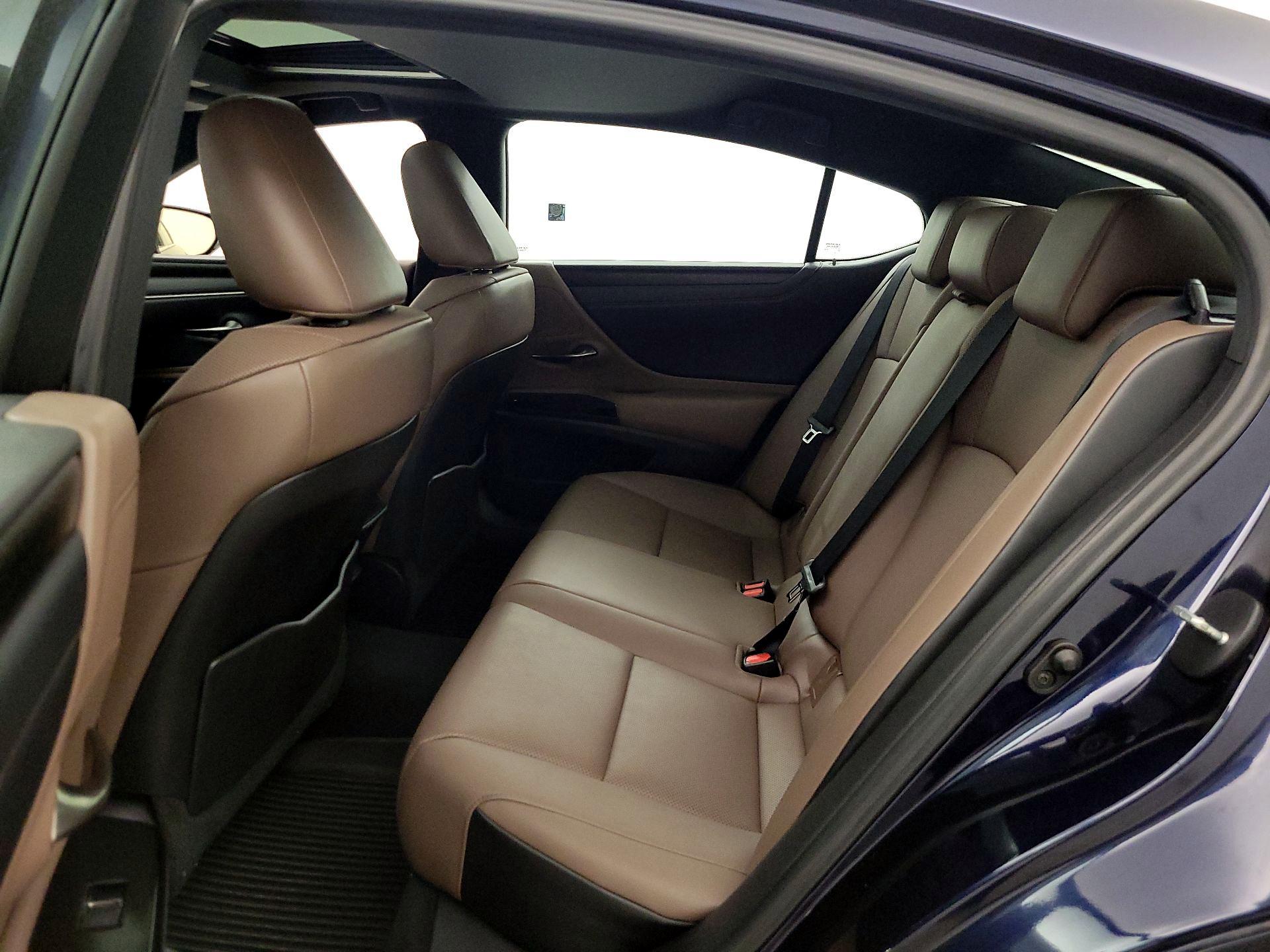 Thumbnail: 2022 Lexus ES - 19