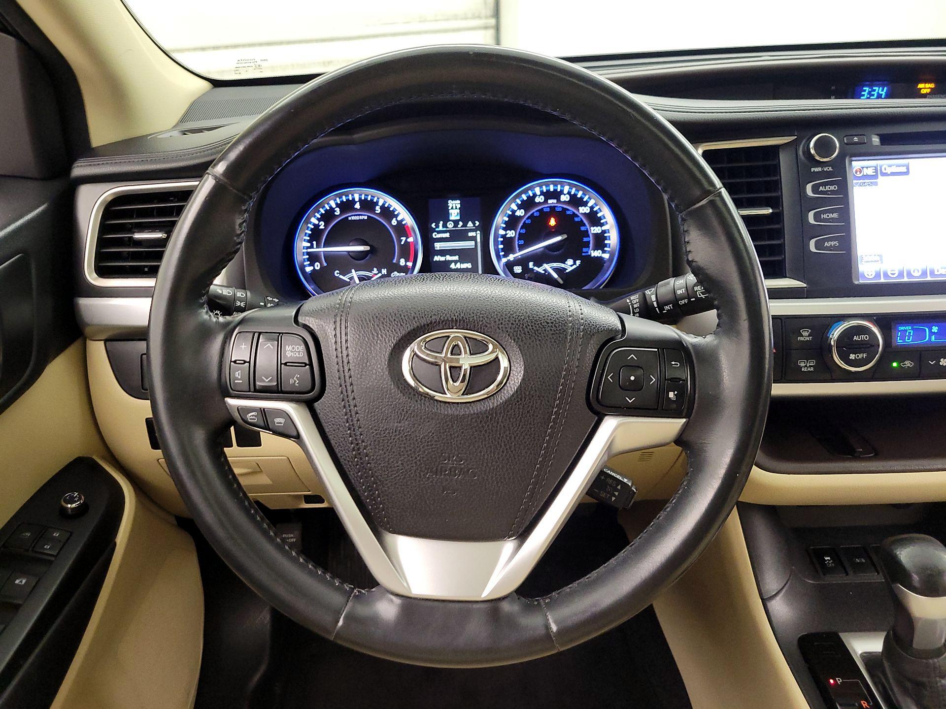Thumbnail: 2015 Toyota Highlander - 10