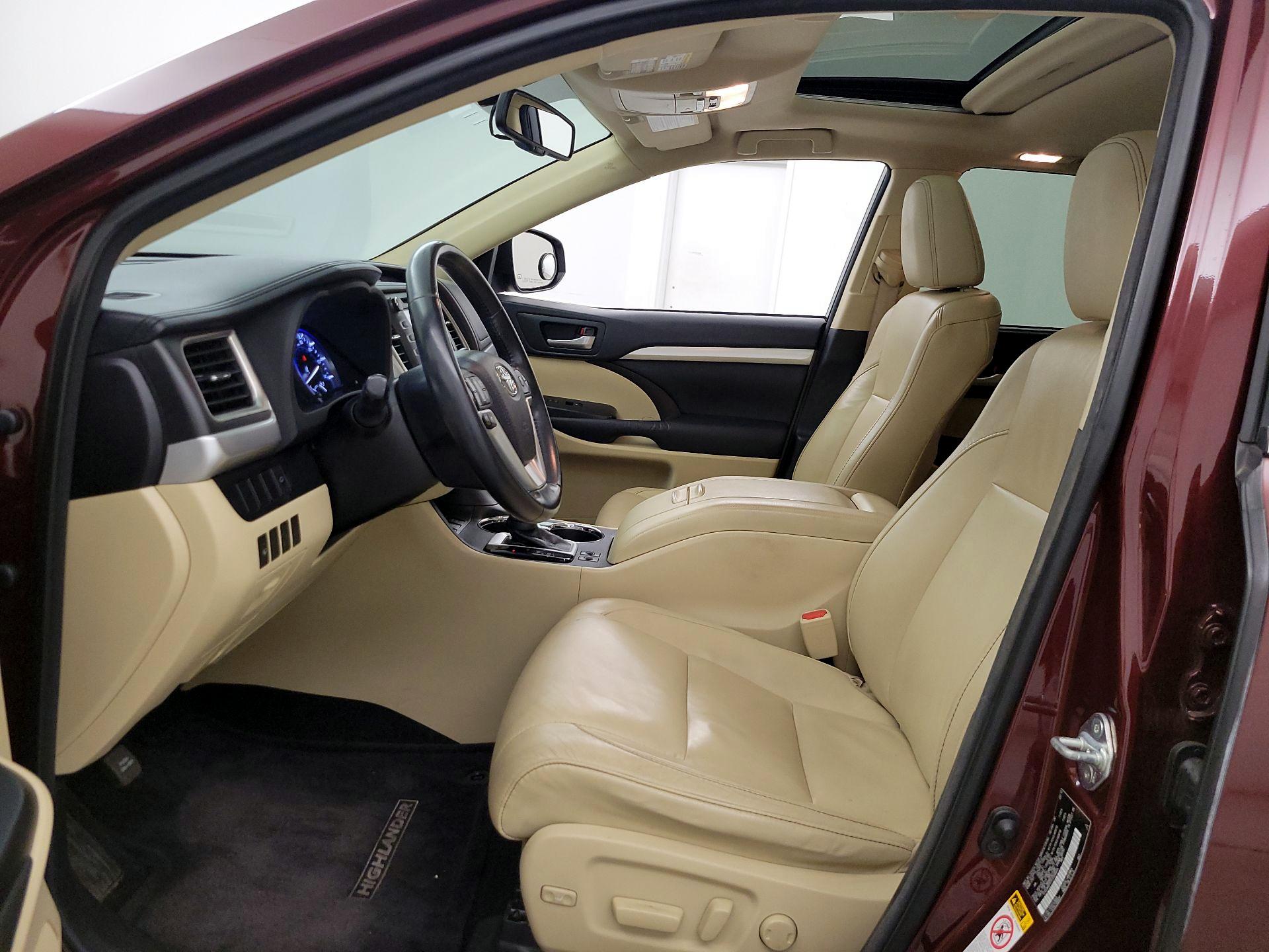Thumbnail: 2015 Toyota Highlander - 11
