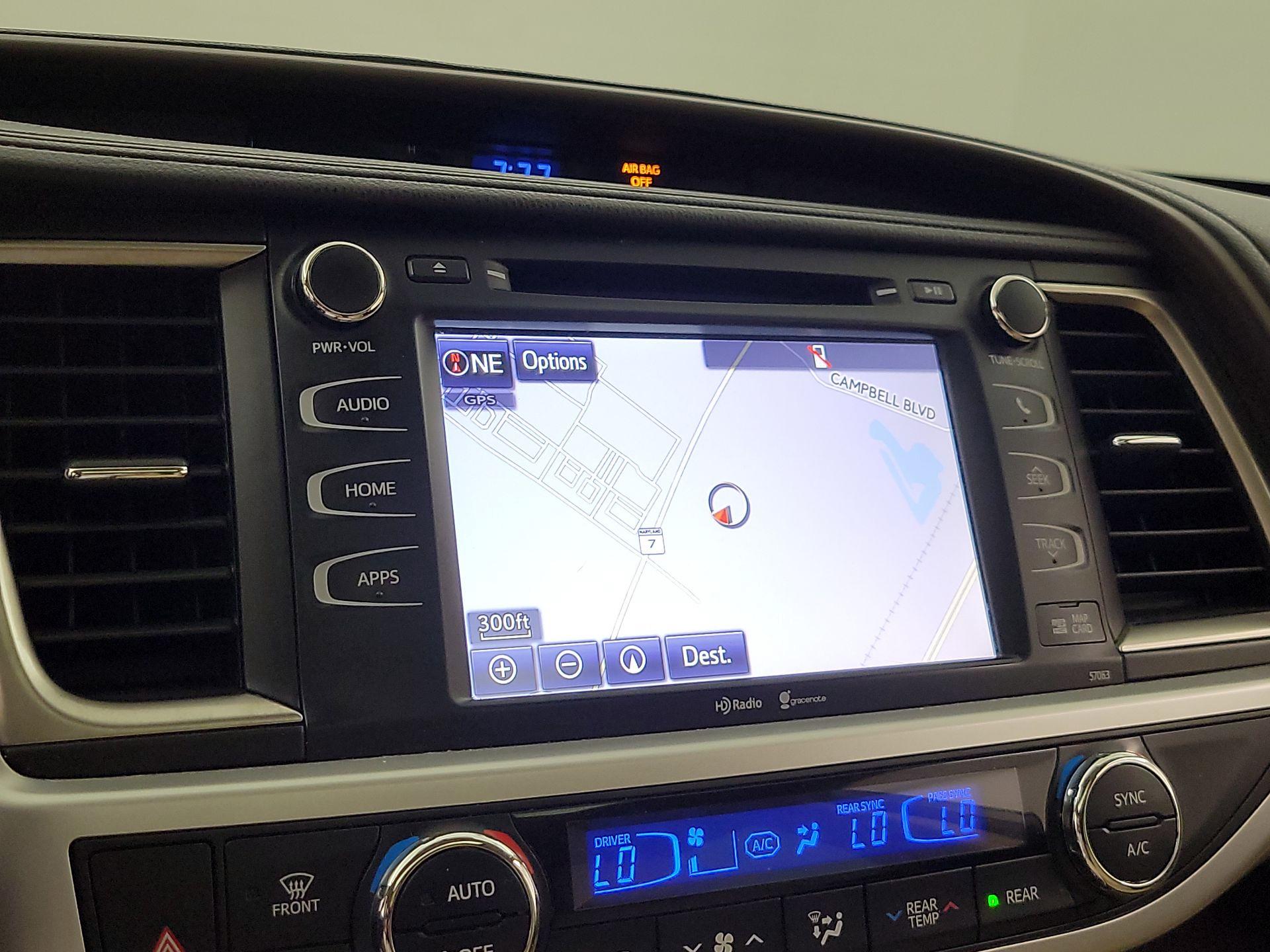 Thumbnail: 2015 Toyota Highlander - 14