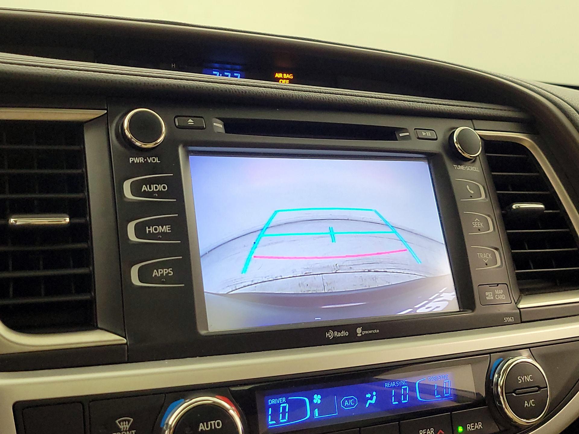 Thumbnail: 2015 Toyota Highlander - 15