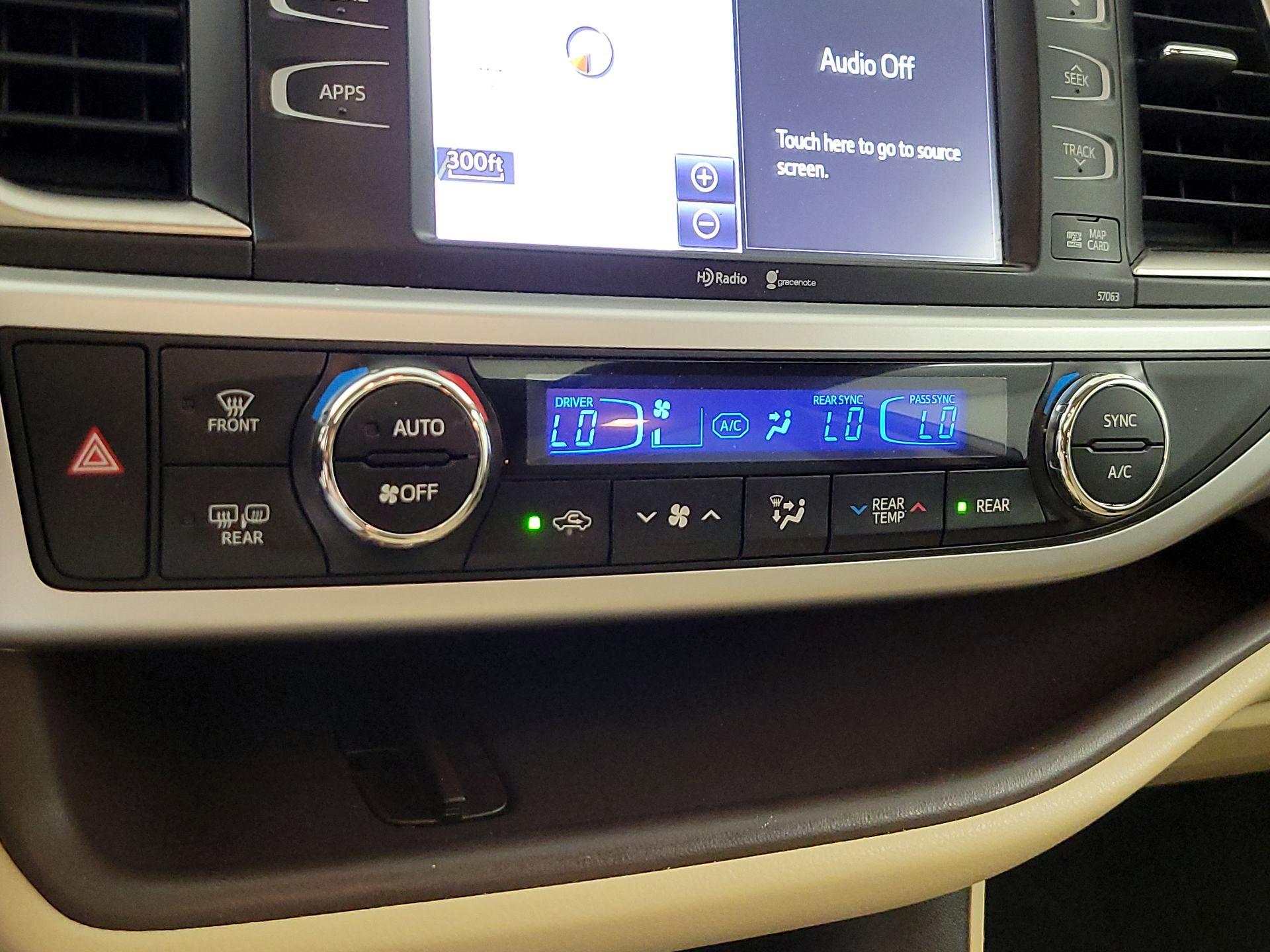 Thumbnail: 2015 Toyota Highlander - 17