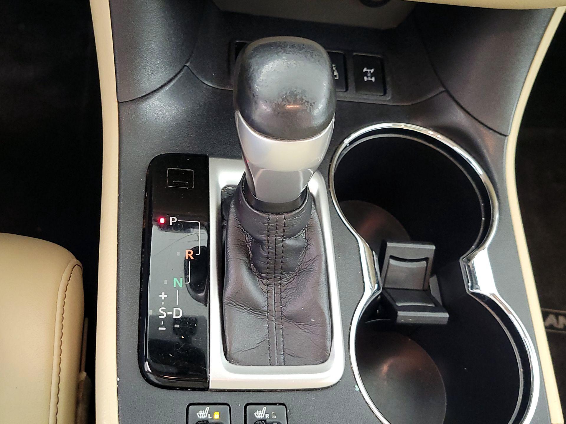 Thumbnail: 2015 Toyota Highlander - 18