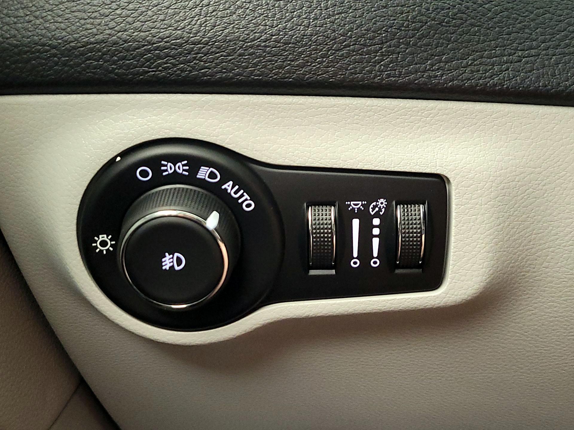 Thumbnail: 2020 Jeep Compass - 13