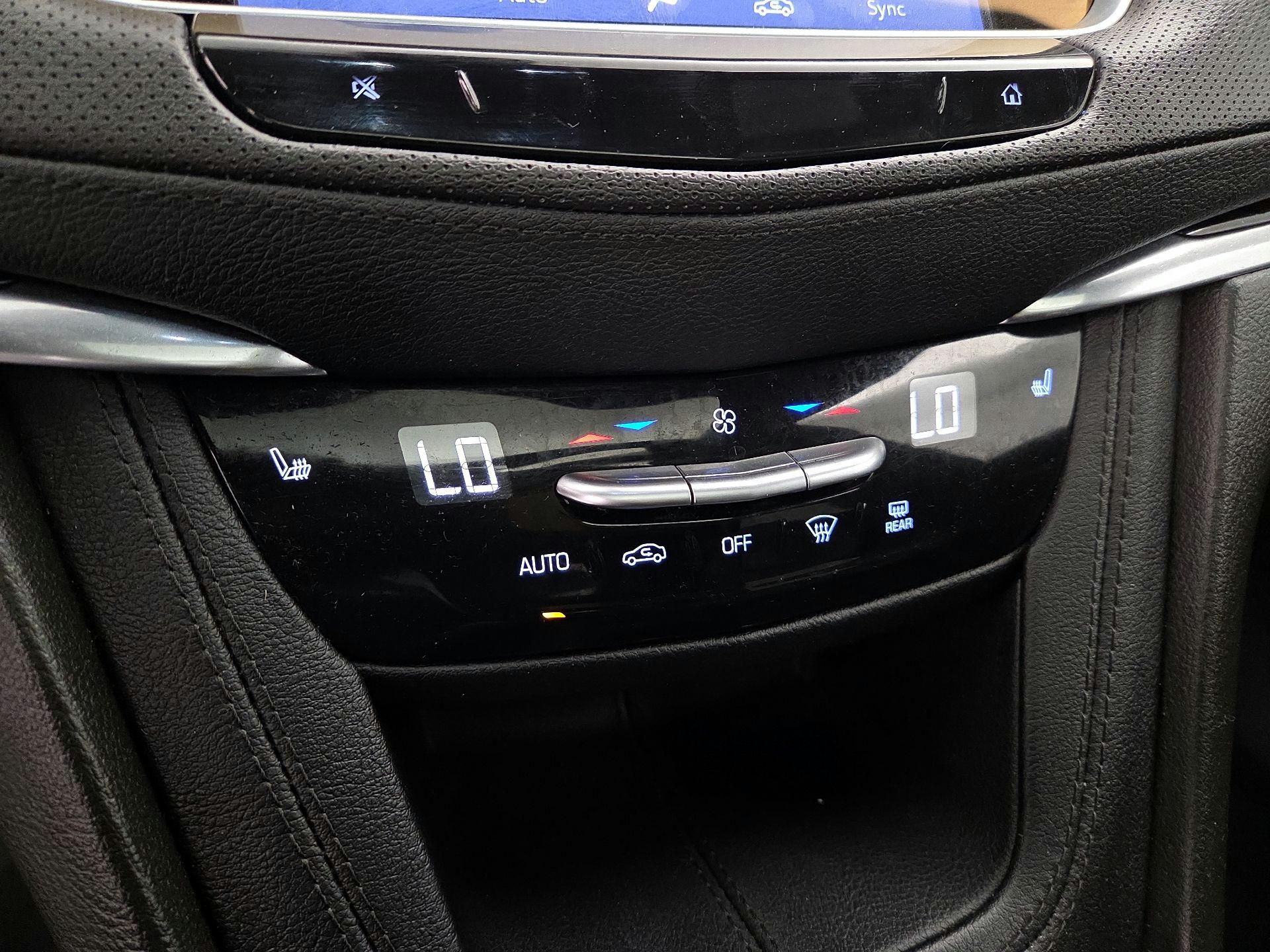 Thumbnail: 2023 Cadillac XT6 - 16