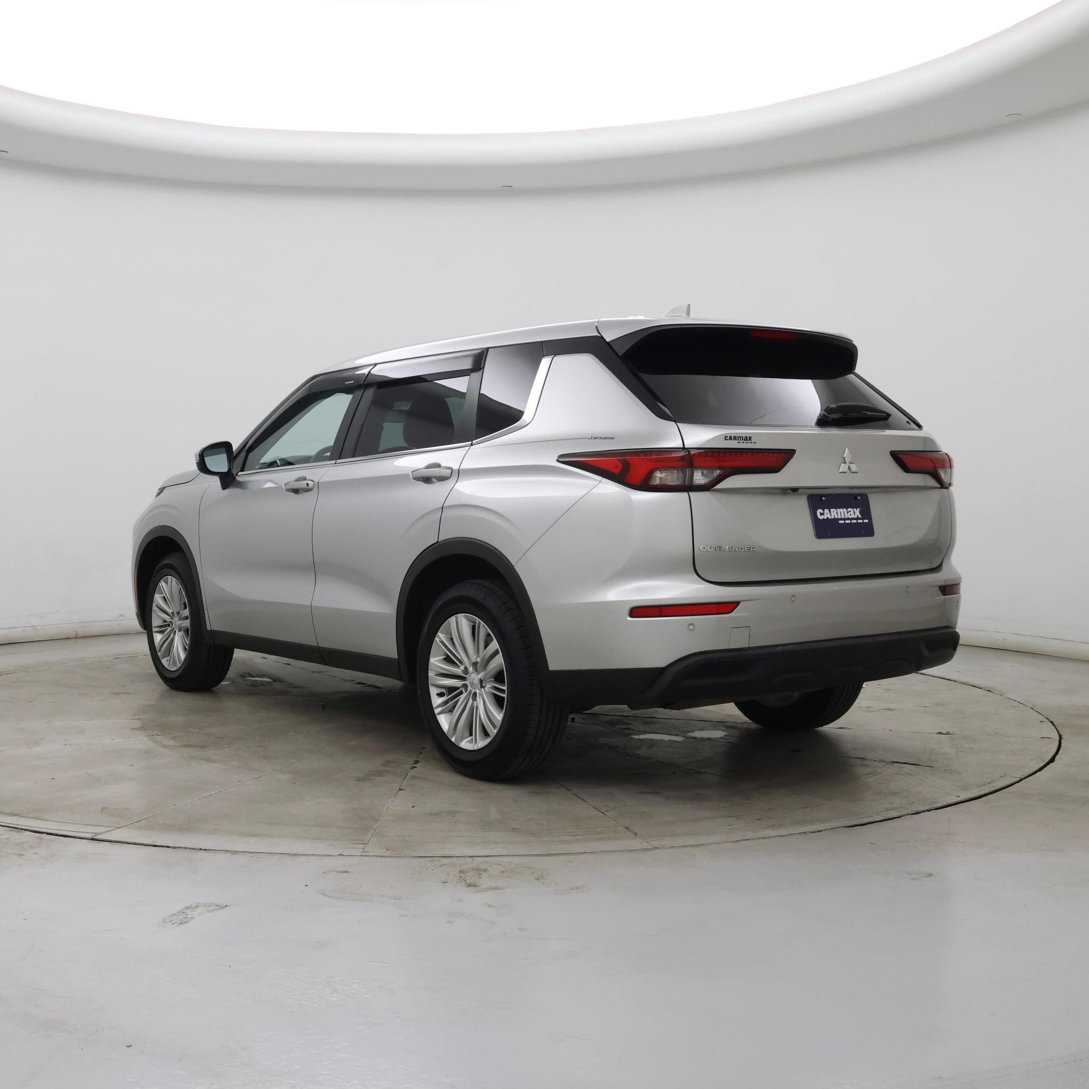 Thumbnail: 2023 Mitsubishi Outlander - 2