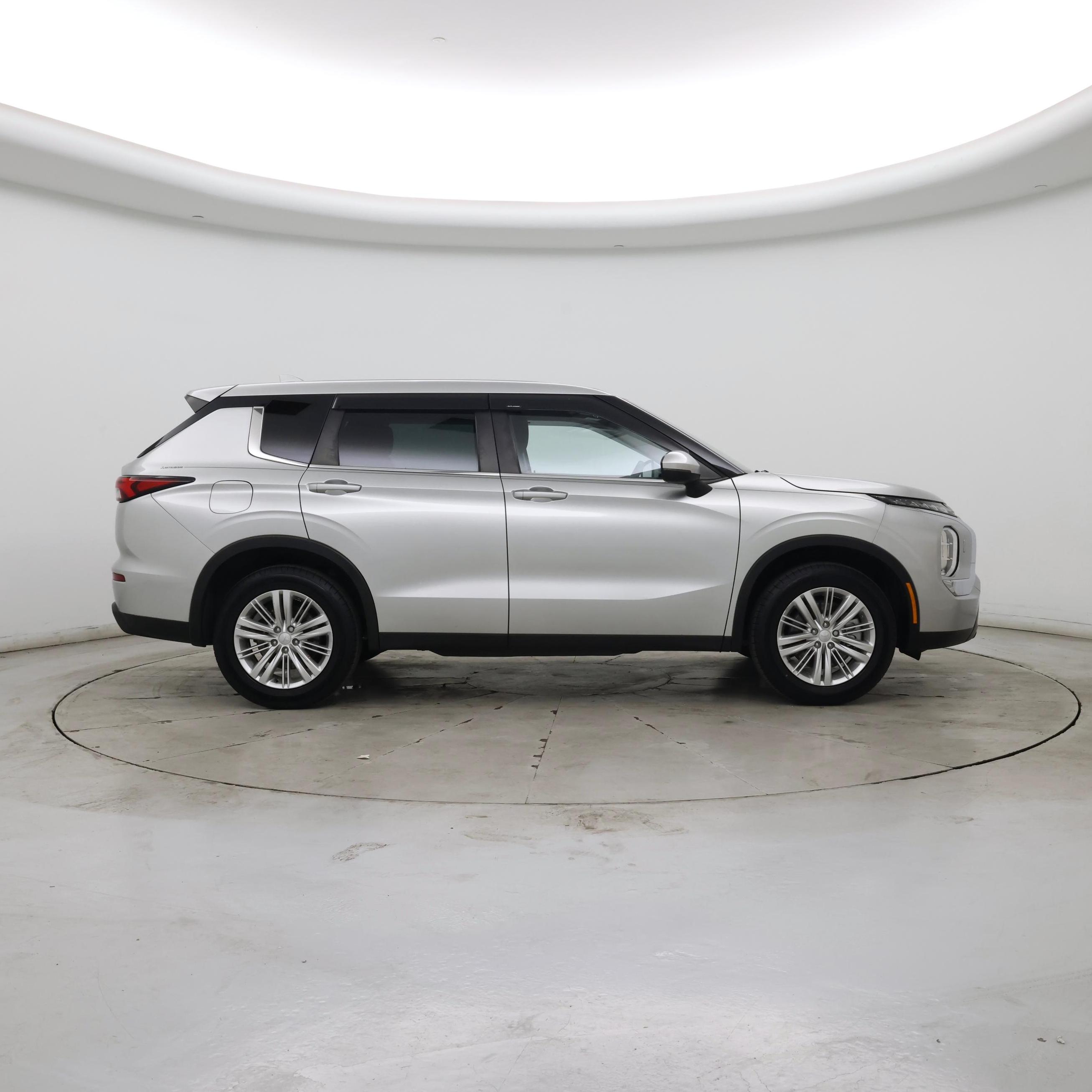 Thumbnail: 2023 Mitsubishi Outlander - 7