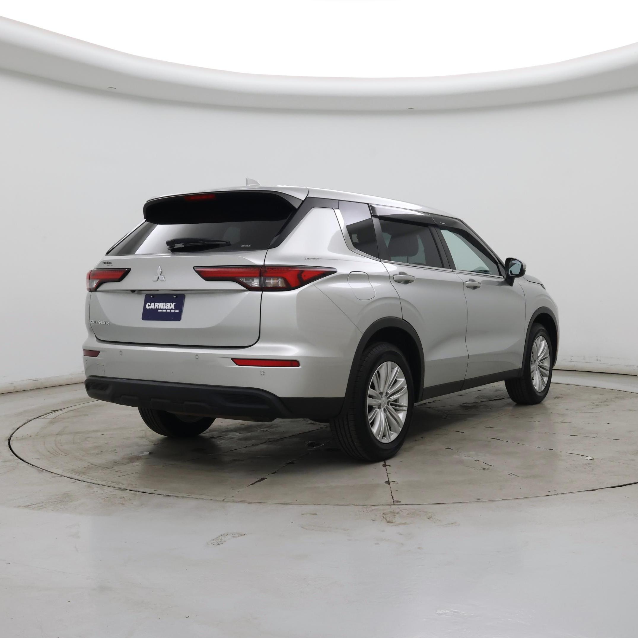 Thumbnail: 2023 Mitsubishi Outlander - 8