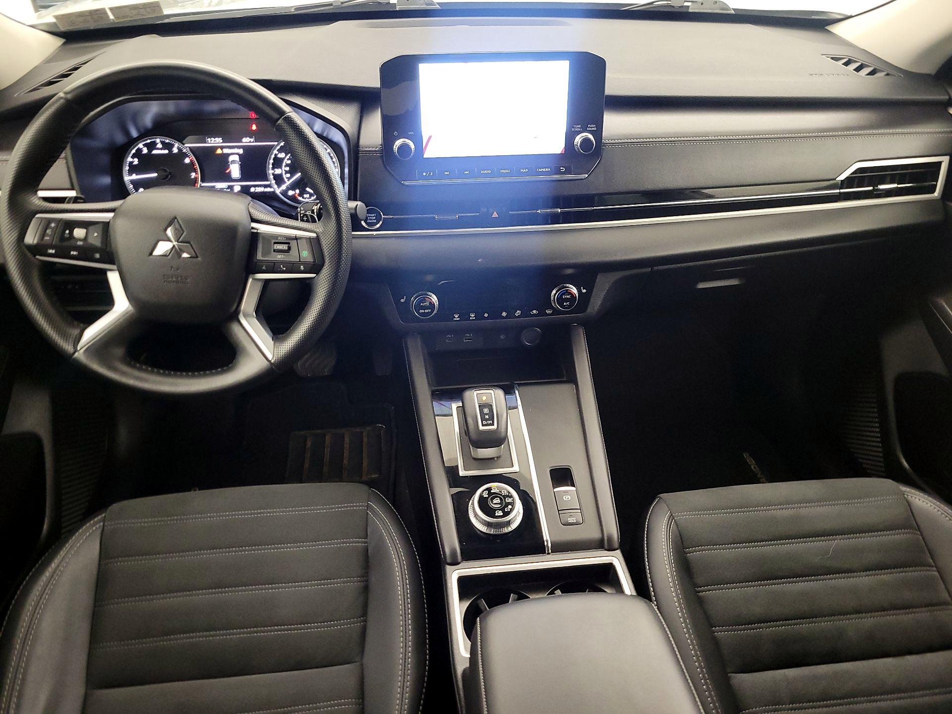 Thumbnail: 2024 Mitsubishi Outlander - 9