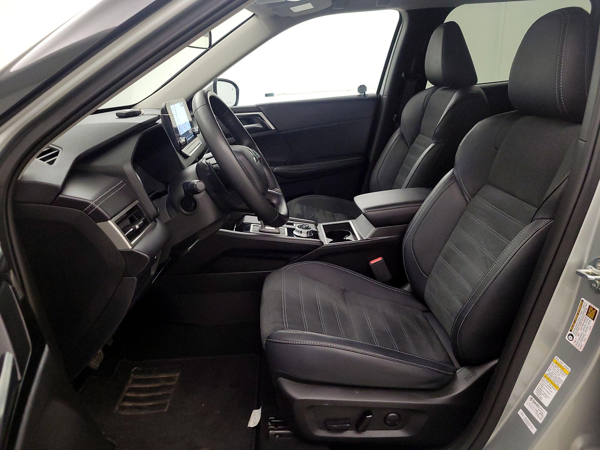 Thumbnail: 2024 Mitsubishi Outlander - 11