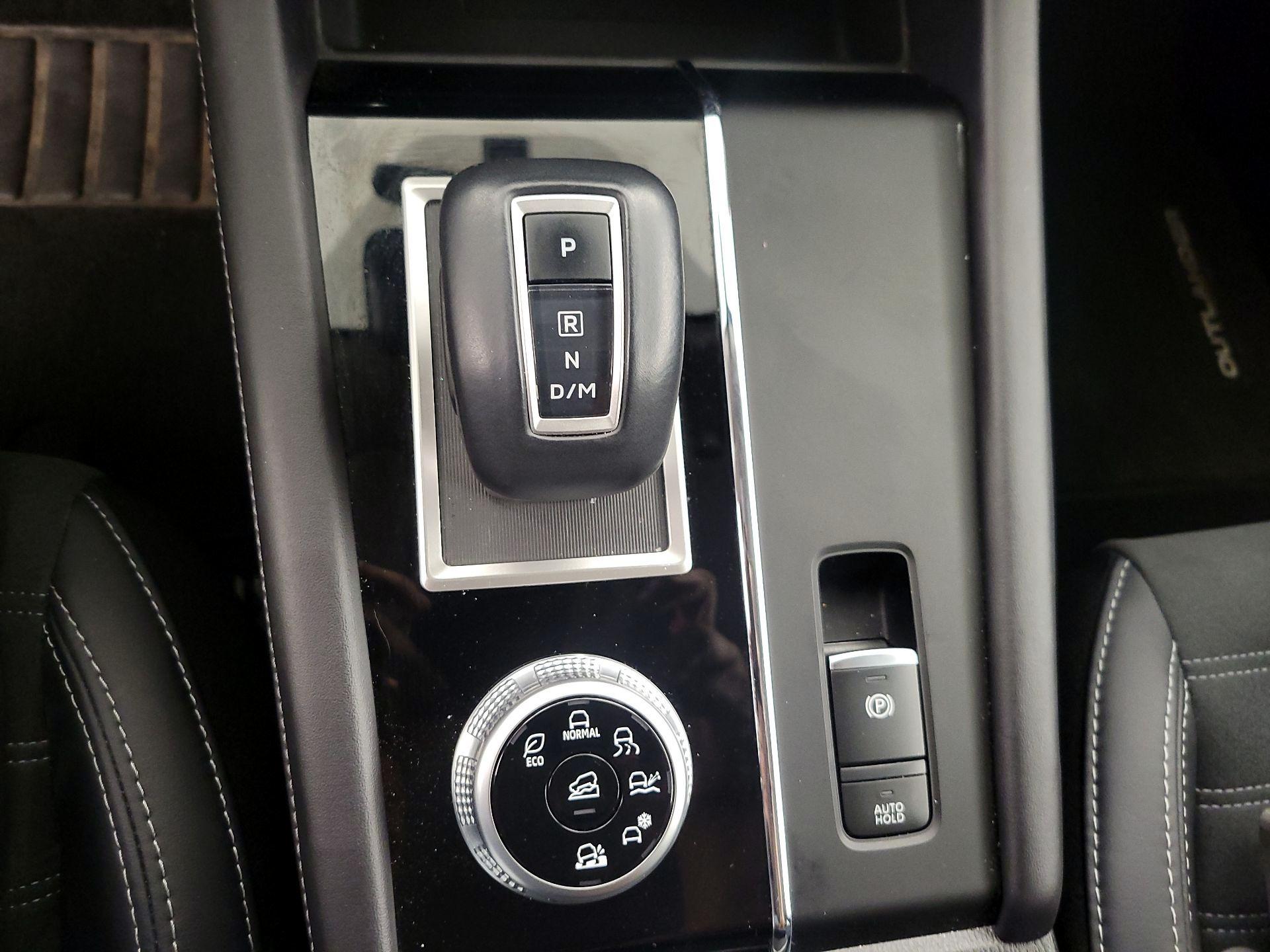 Thumbnail: 2024 Mitsubishi Outlander - 18