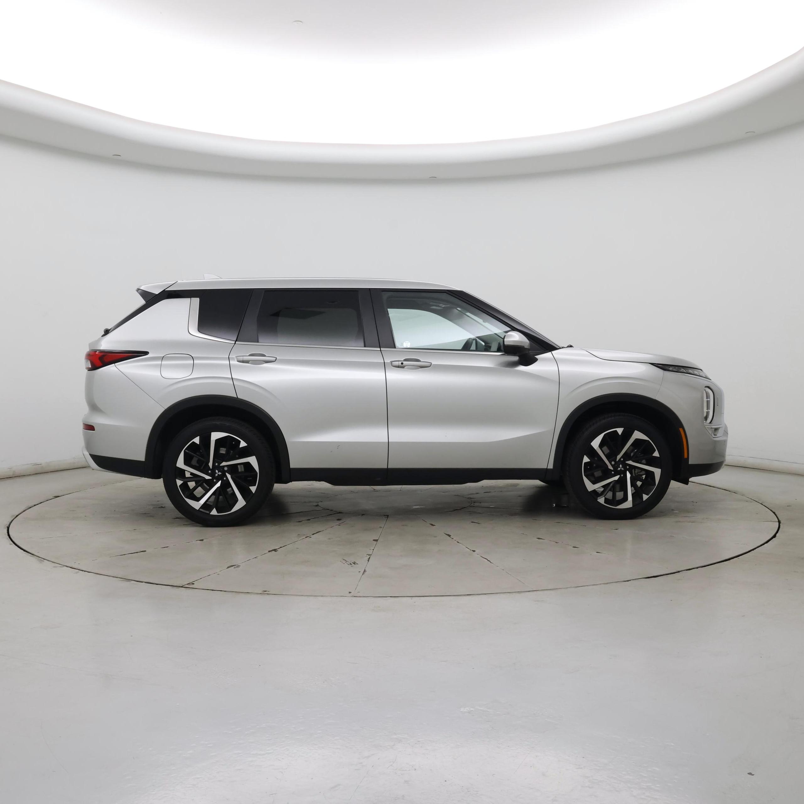 Thumbnail: 2024 Mitsubishi Outlander - 7