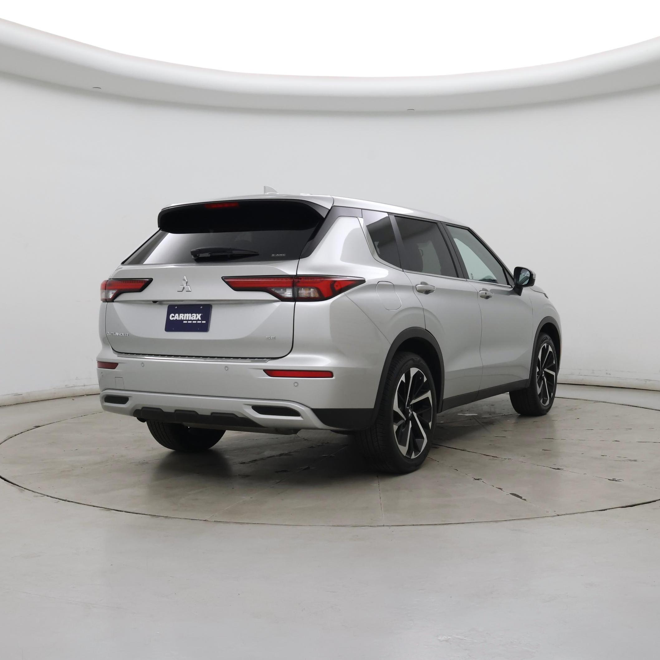 Thumbnail: 2024 Mitsubishi Outlander - 8