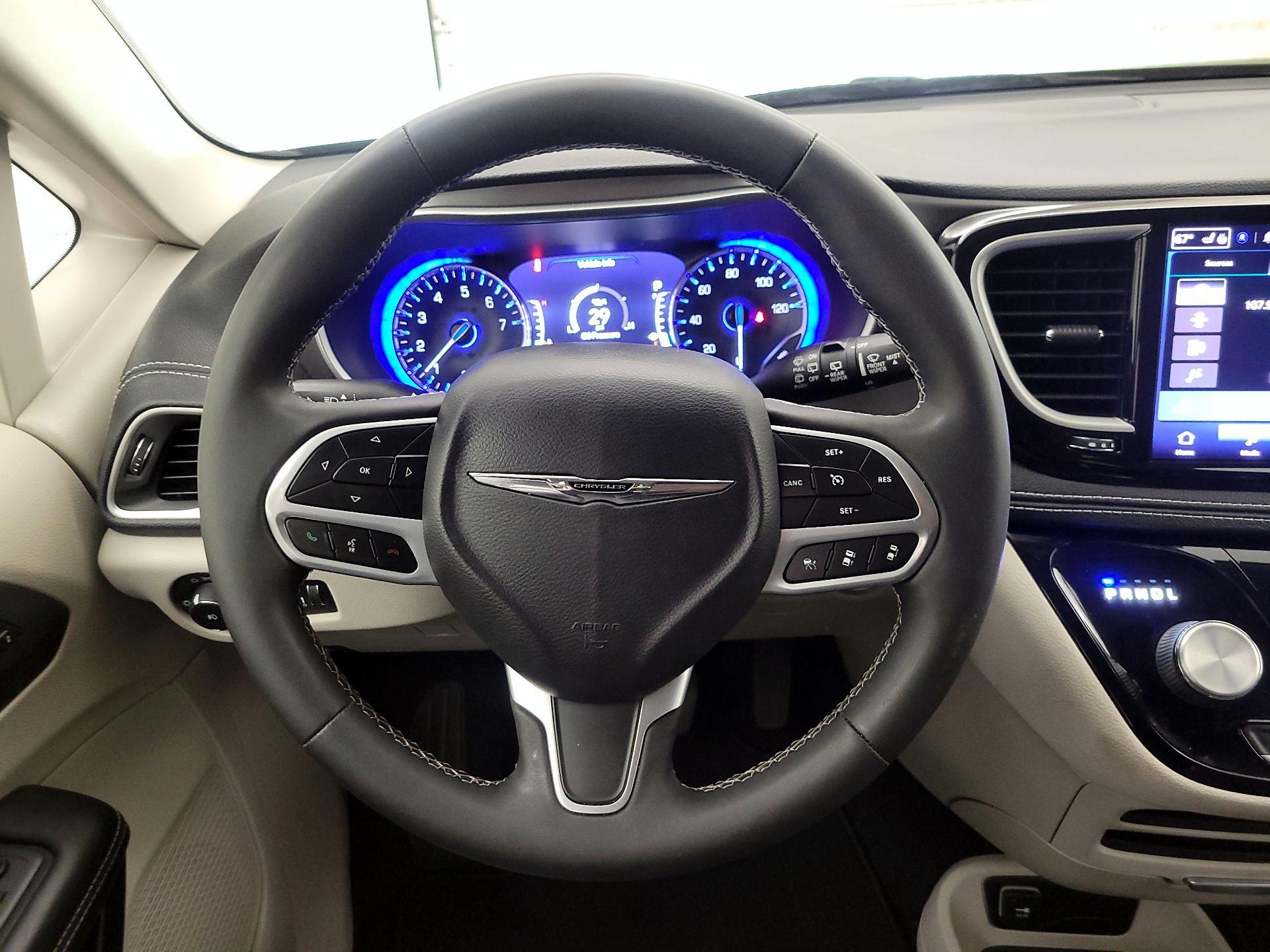 Thumbnail: 2023 Chrysler Pacifica - 10