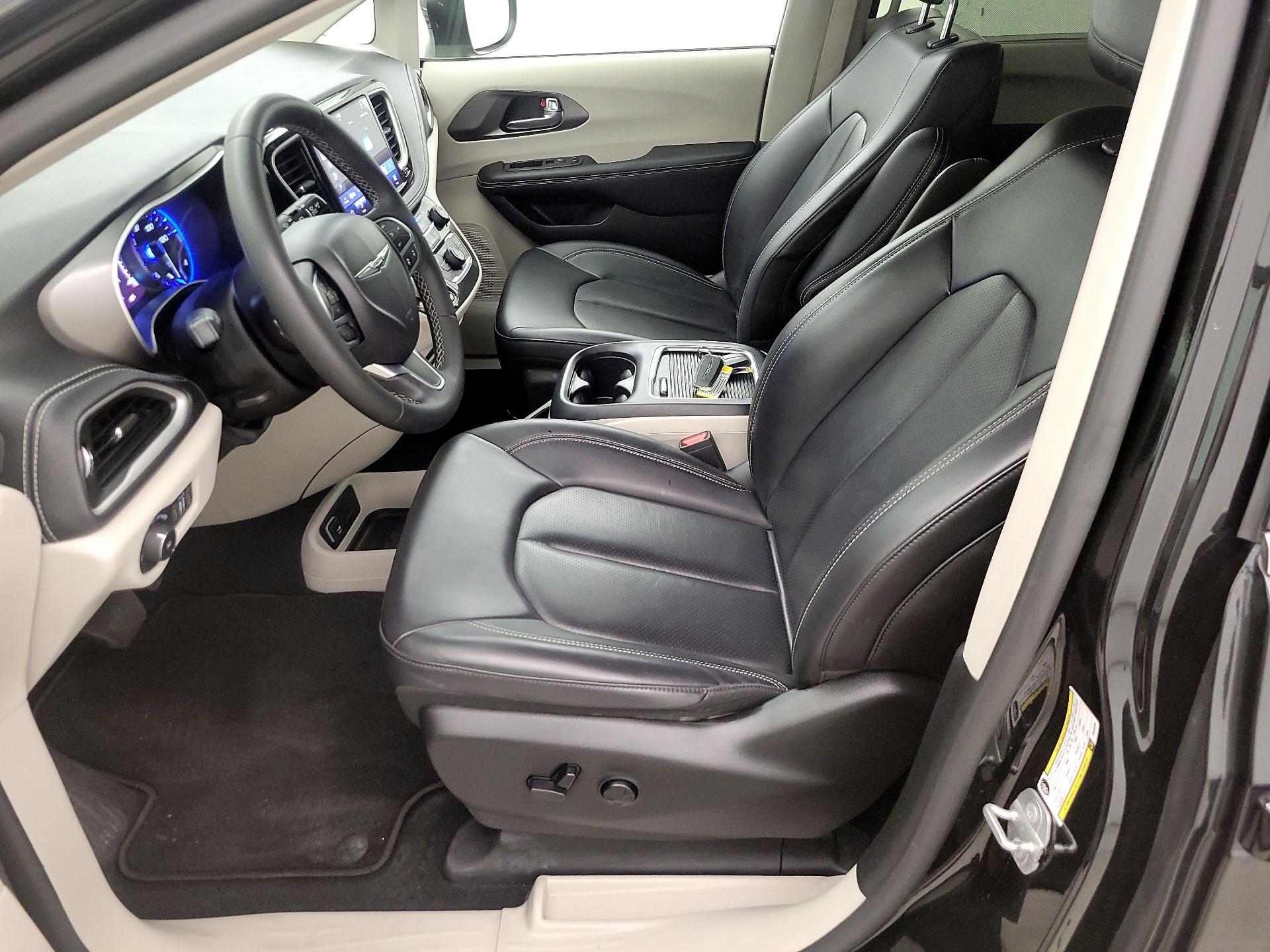 Thumbnail: 2023 Chrysler Pacifica - 11