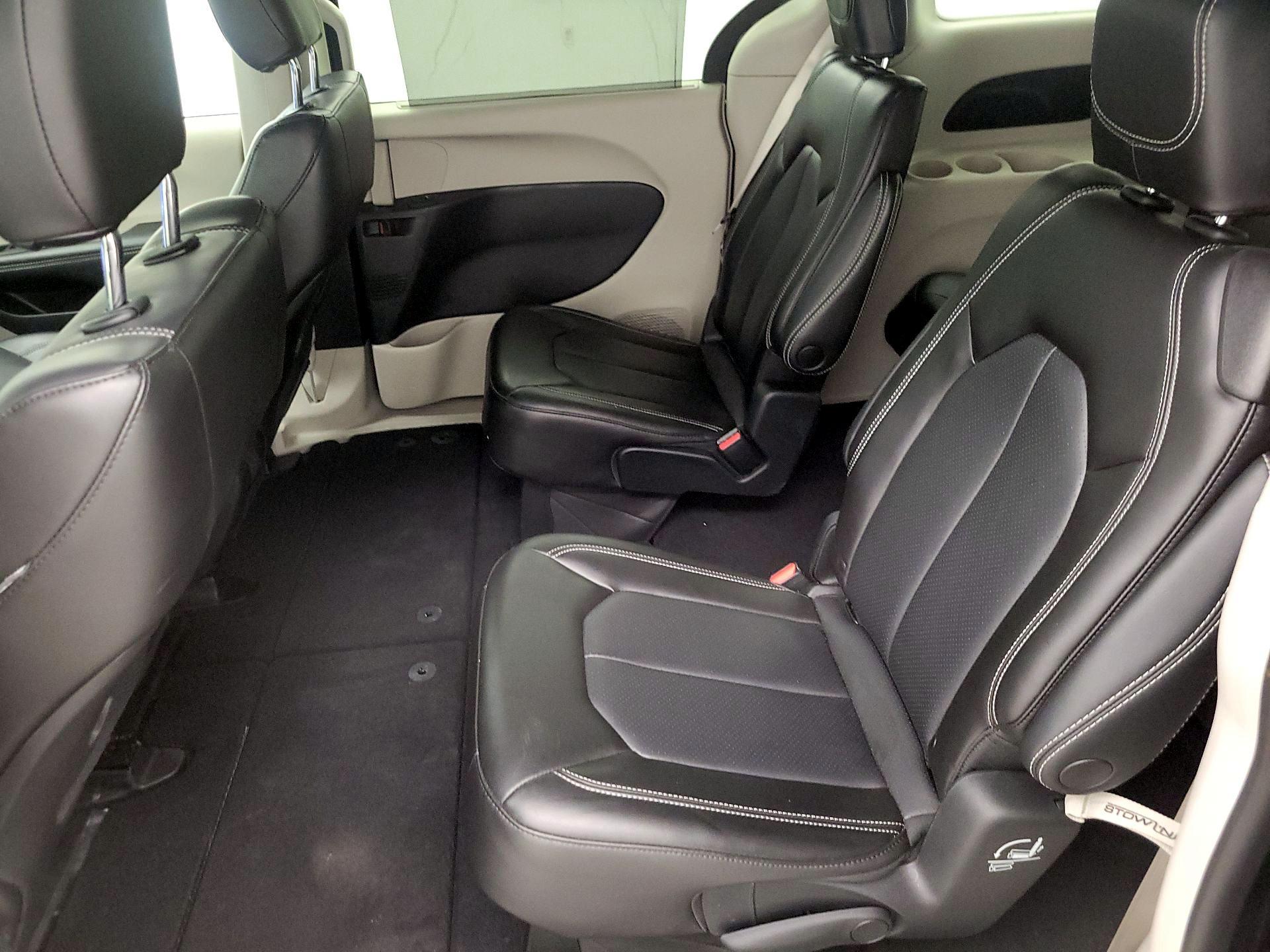 Thumbnail: 2023 Chrysler Pacifica - 19