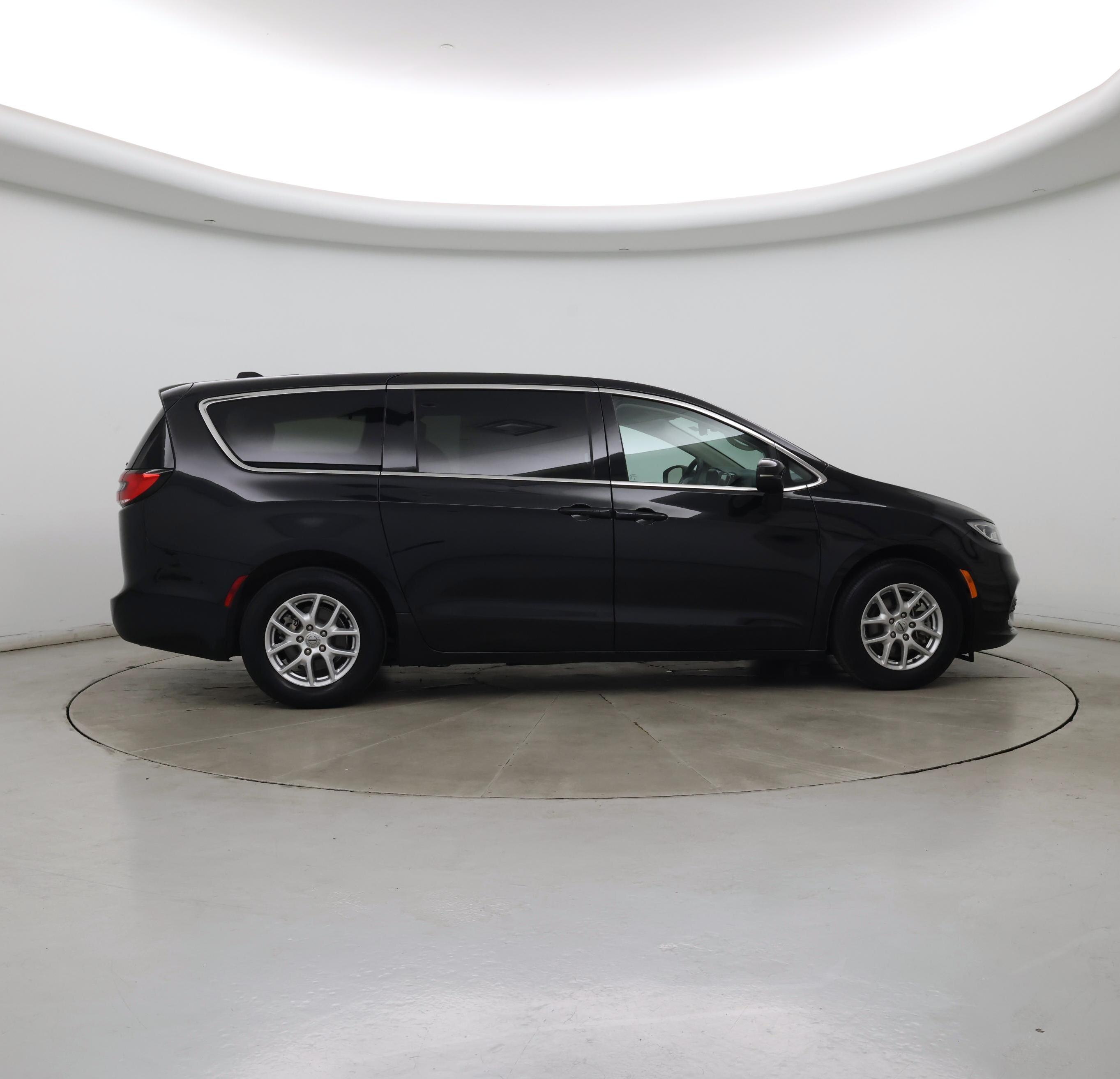 Thumbnail: 2023 Chrysler Pacifica - 7